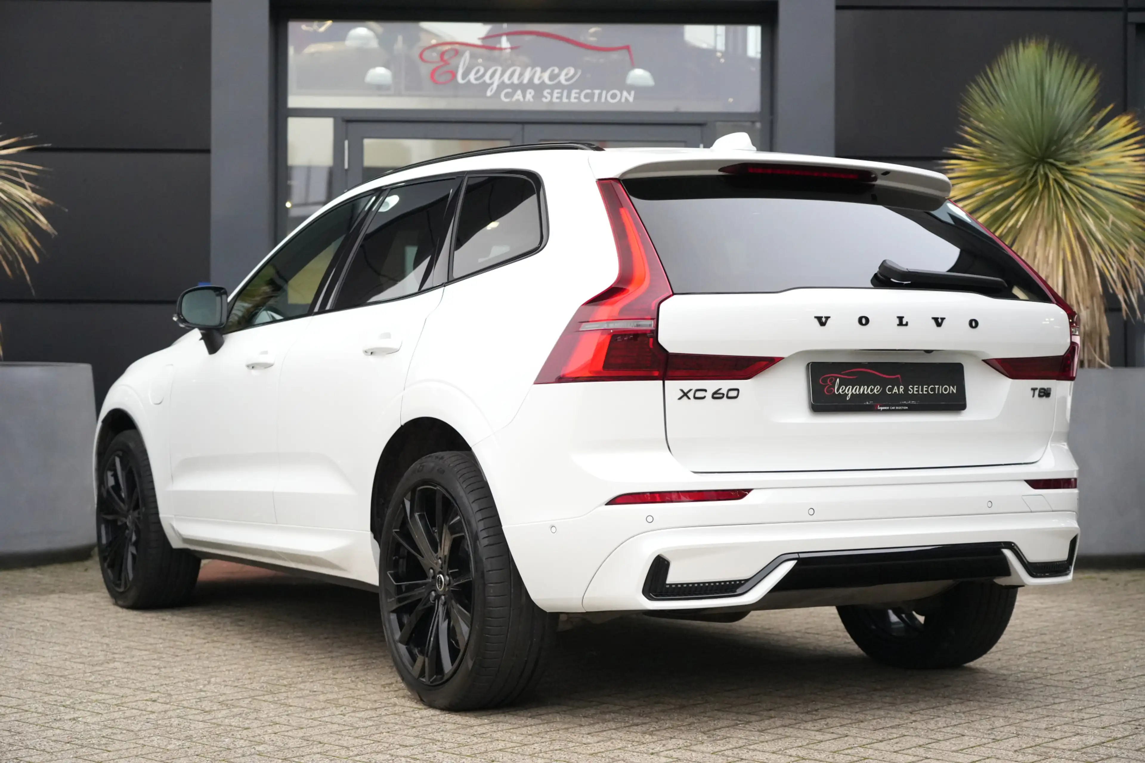 Volvo XC60 2.0 T8 FACELIFT Plug-in hybrid AWD Black Edition | — photo 8