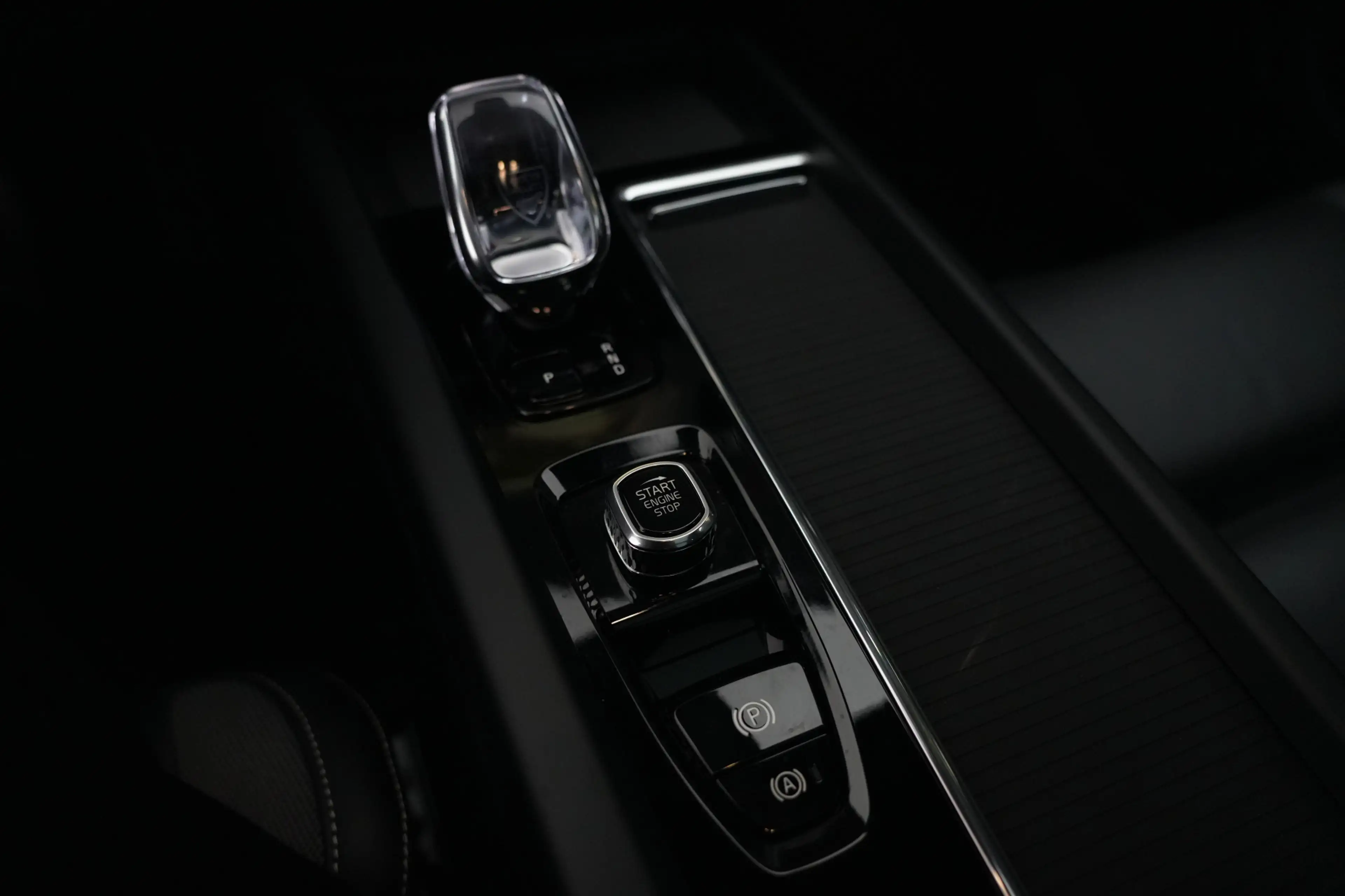 Volvo XC60 2.0 T8 FACELIFT Plug-in hybrid AWD Black Edition | — photo 13