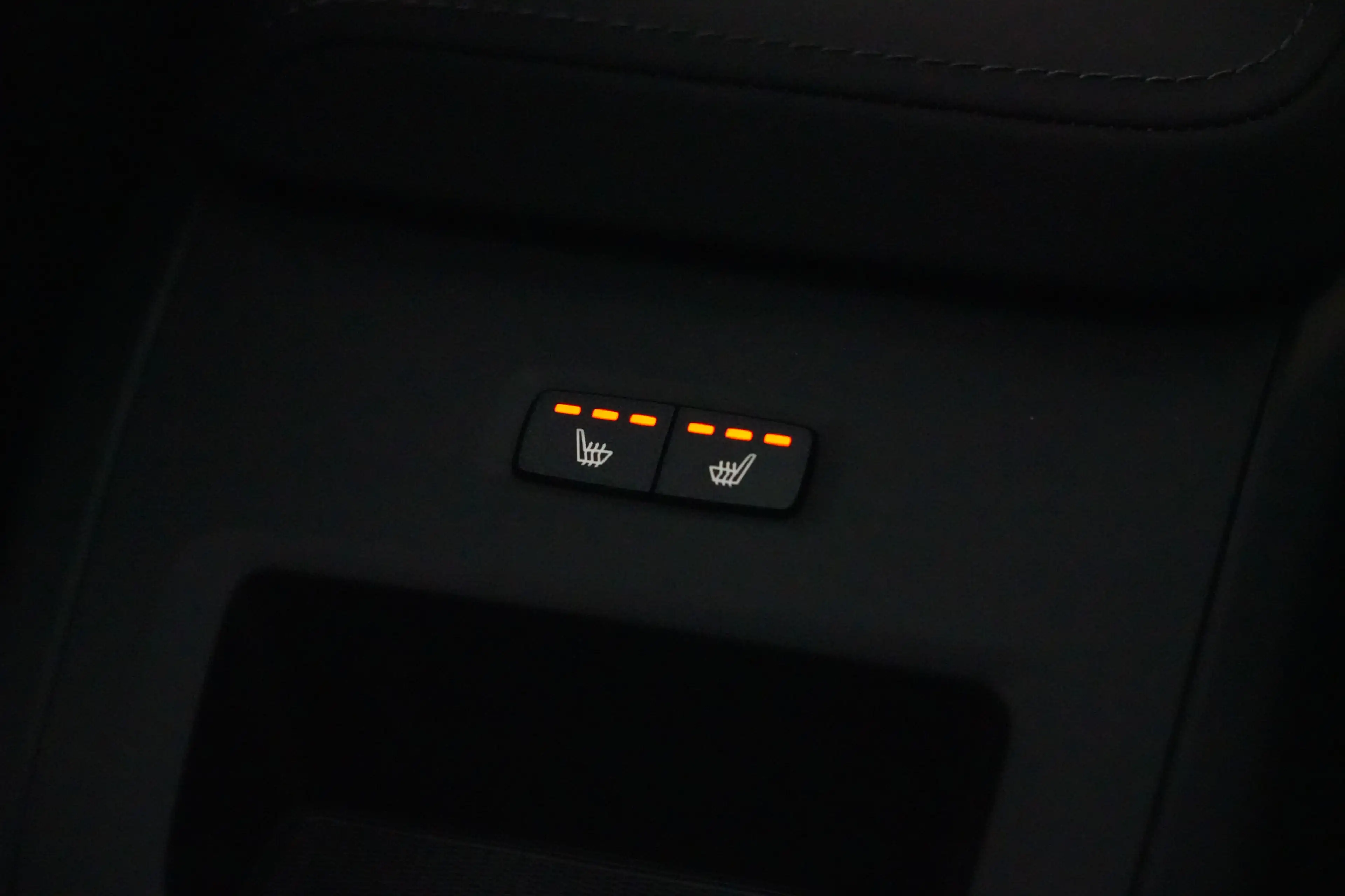 Volvo XC60 2.0 T8 FACELIFT Plug-in hybrid AWD Black Edition | — photo 27