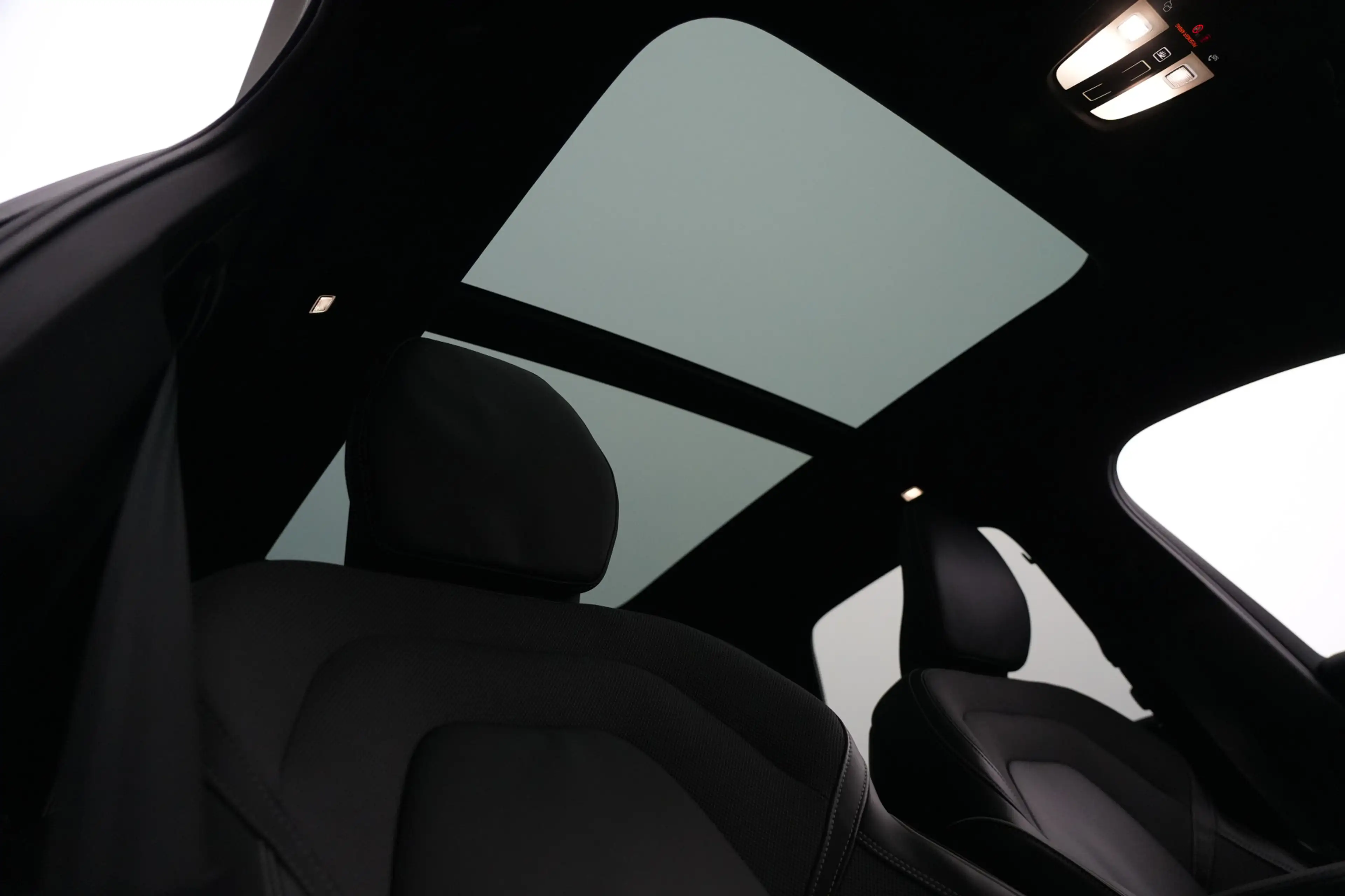 Volvo XC60 2.0 T8 FACELIFT Plug-in hybrid AWD Black Edition | — photo 11