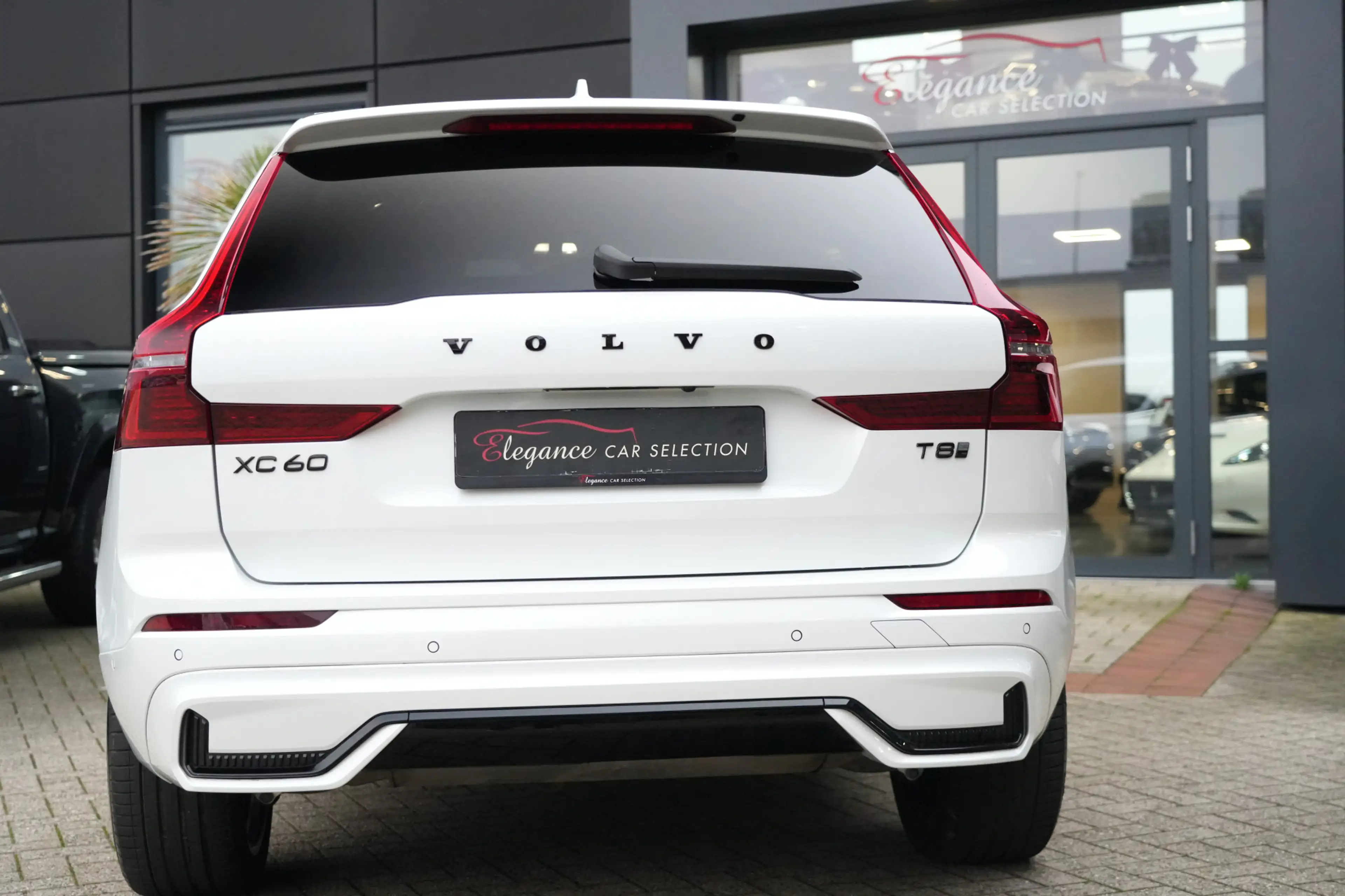 Volvo XC60 2.0 T8 FACELIFT Plug-in hybrid AWD Black Edition | — photo 28