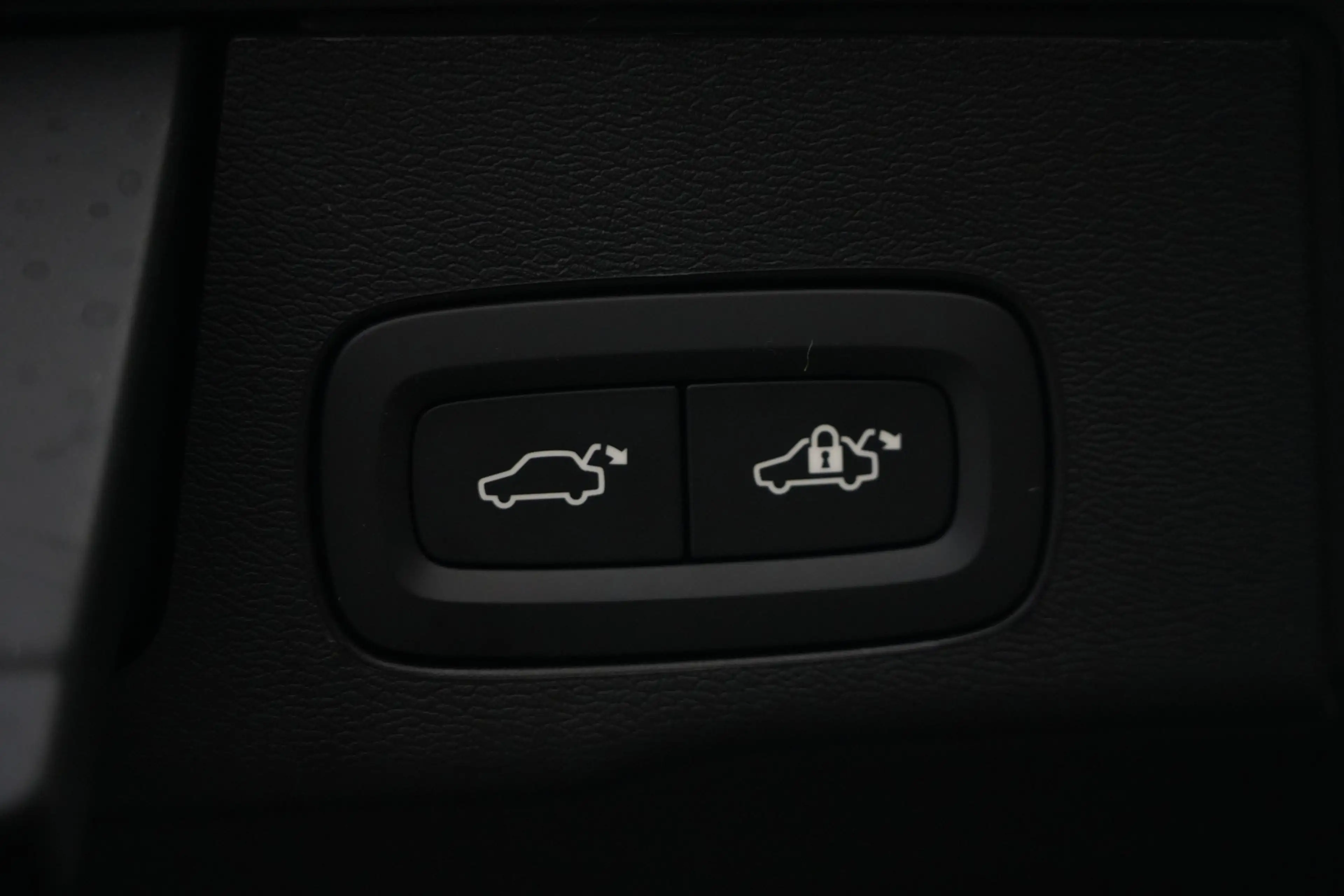 Volvo XC60 2.0 T8 FACELIFT Plug-in hybrid AWD Black Edition | — photo 30