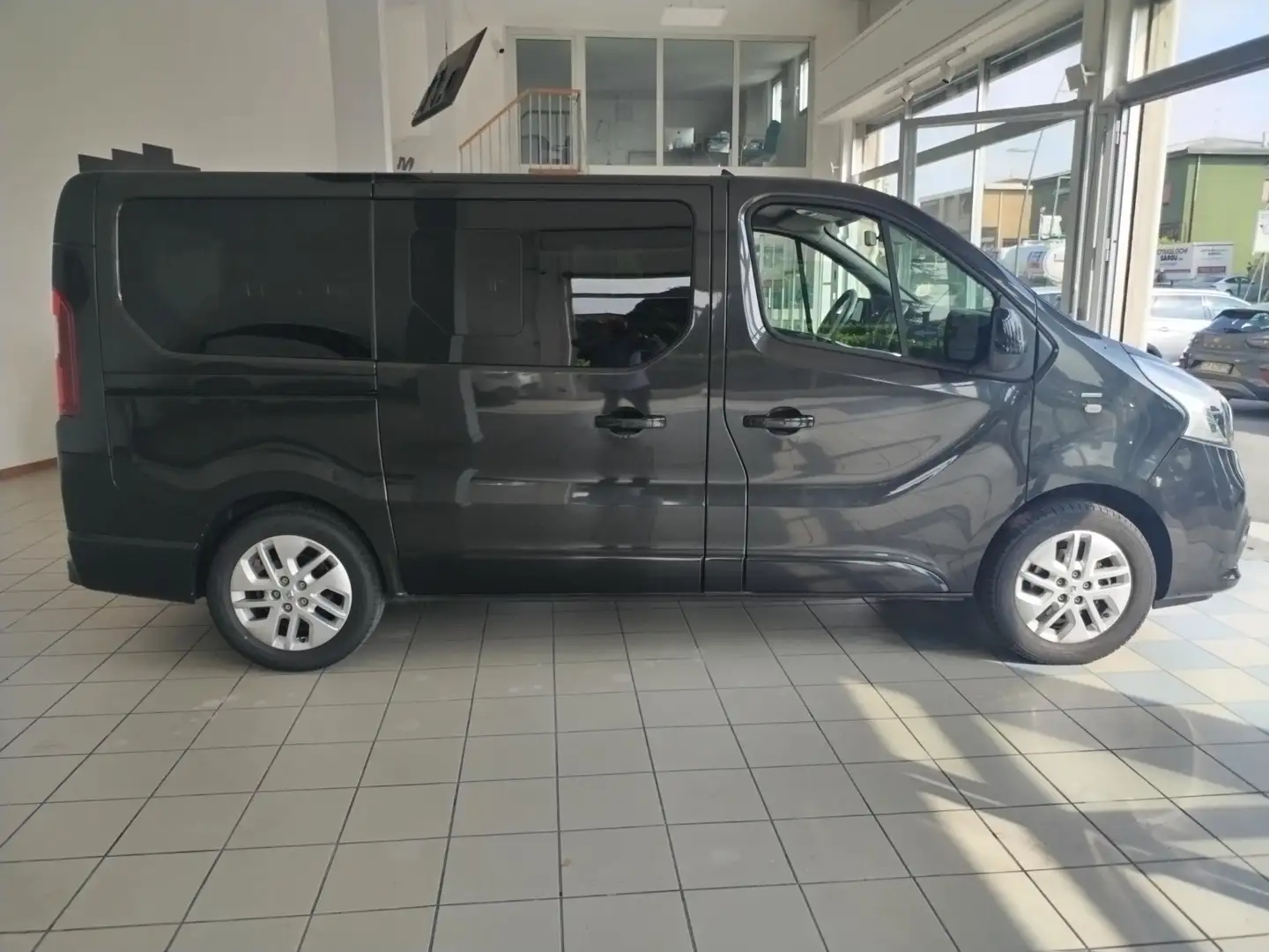 Renault Trafic T27 1.6 DCI 145 CV Nero - 2