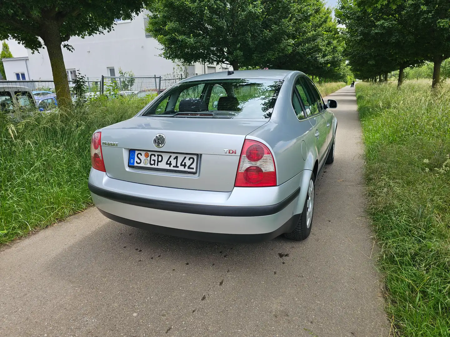 Volkswagen Passat 1.9 TDI Grau - 1