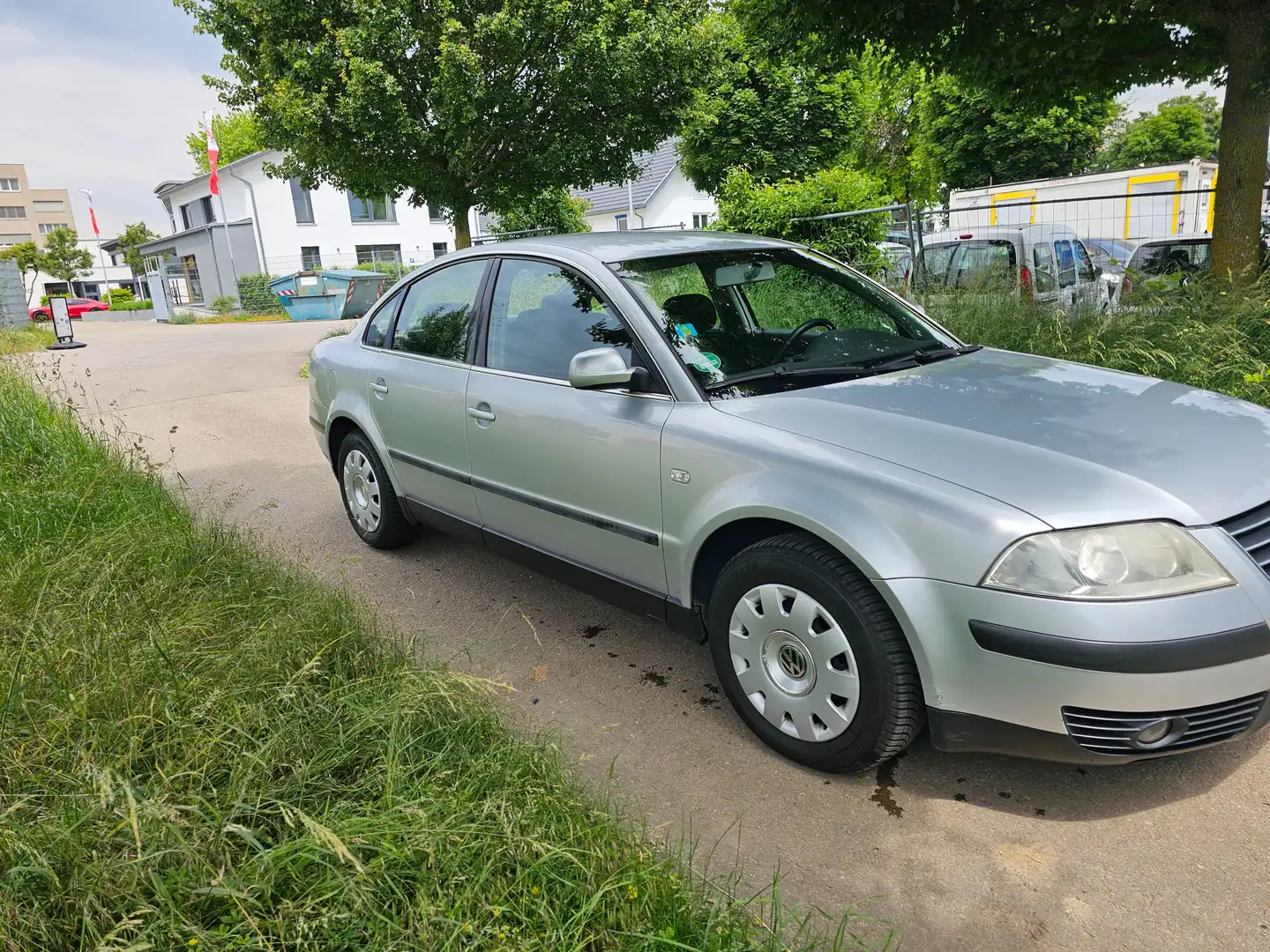 Volkswagen Passat 1.9 TDI Grau - 2