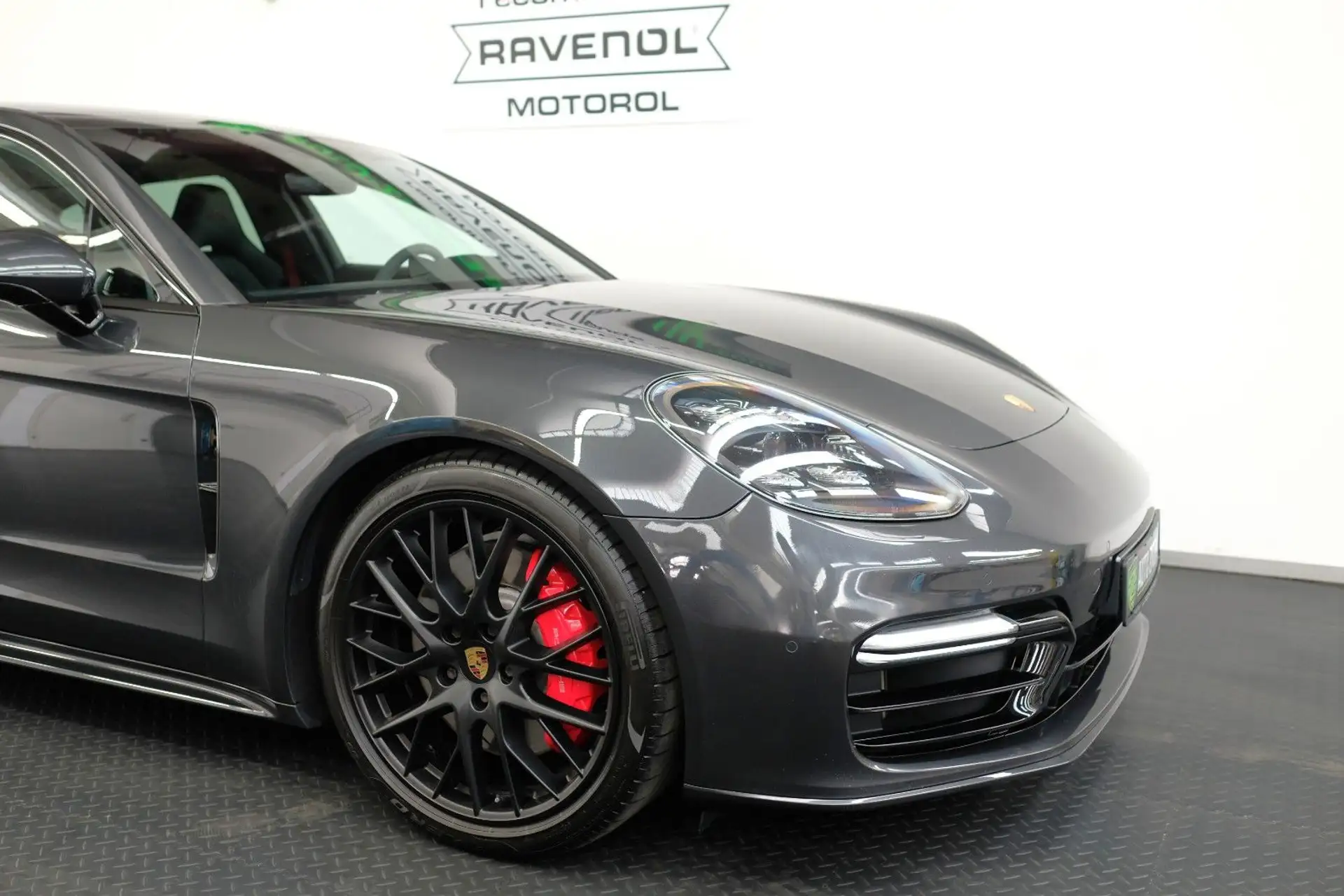 포르쉐 Porsche Panamera GTS 2019 건메탈 사진 4