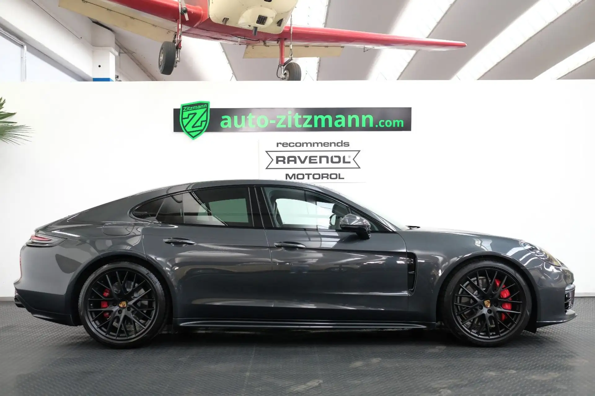 포르쉐 Porsche Panamera GTS 2019 건메탈 사진 2
