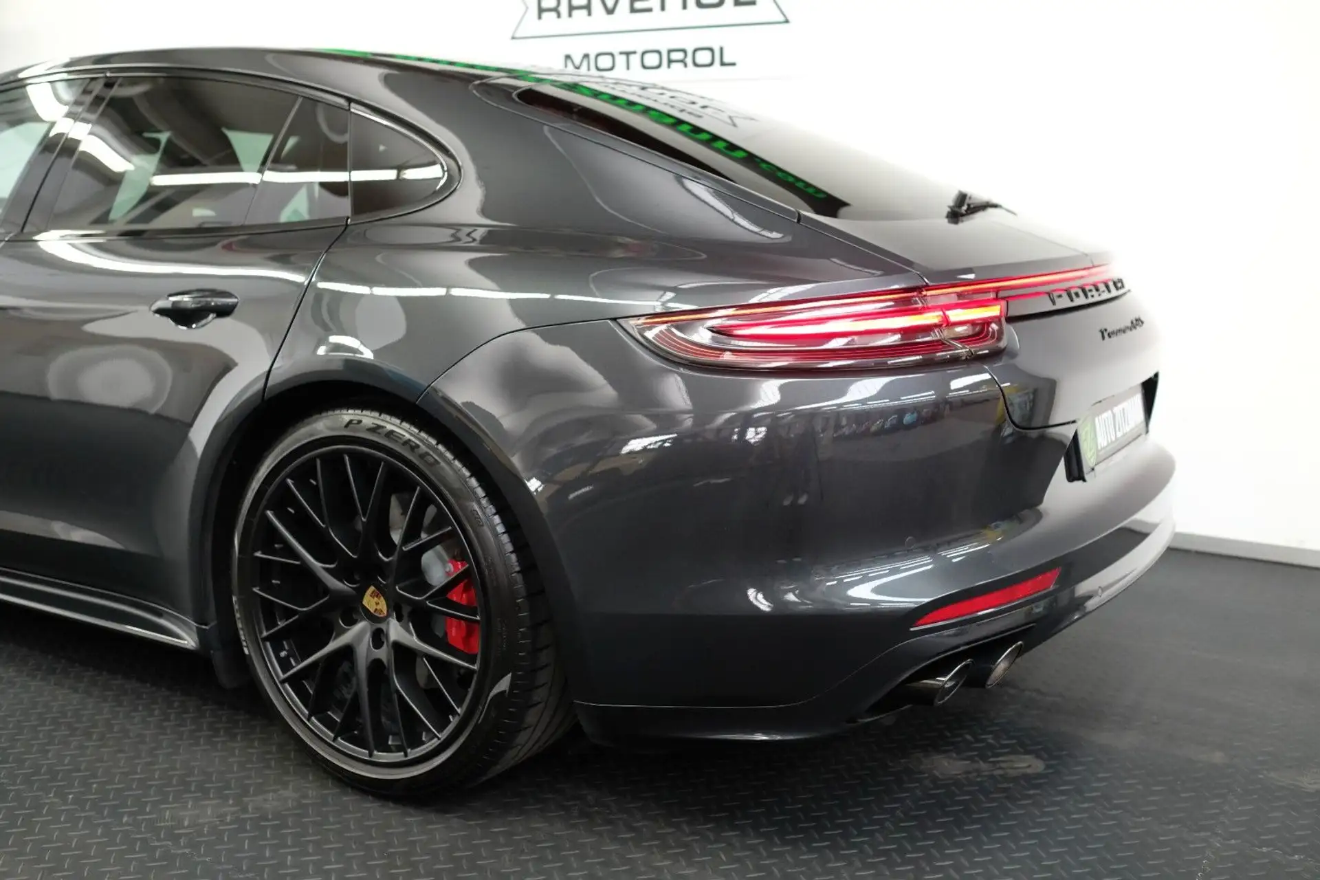 포르쉐 Porsche Panamera GTS 2019 건메탈 사진 8