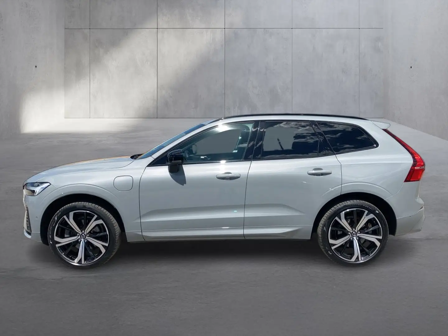 Volvo XC60 T6 AWD Recharge PHEV Ultimate Dark Geartronic Grau - 2