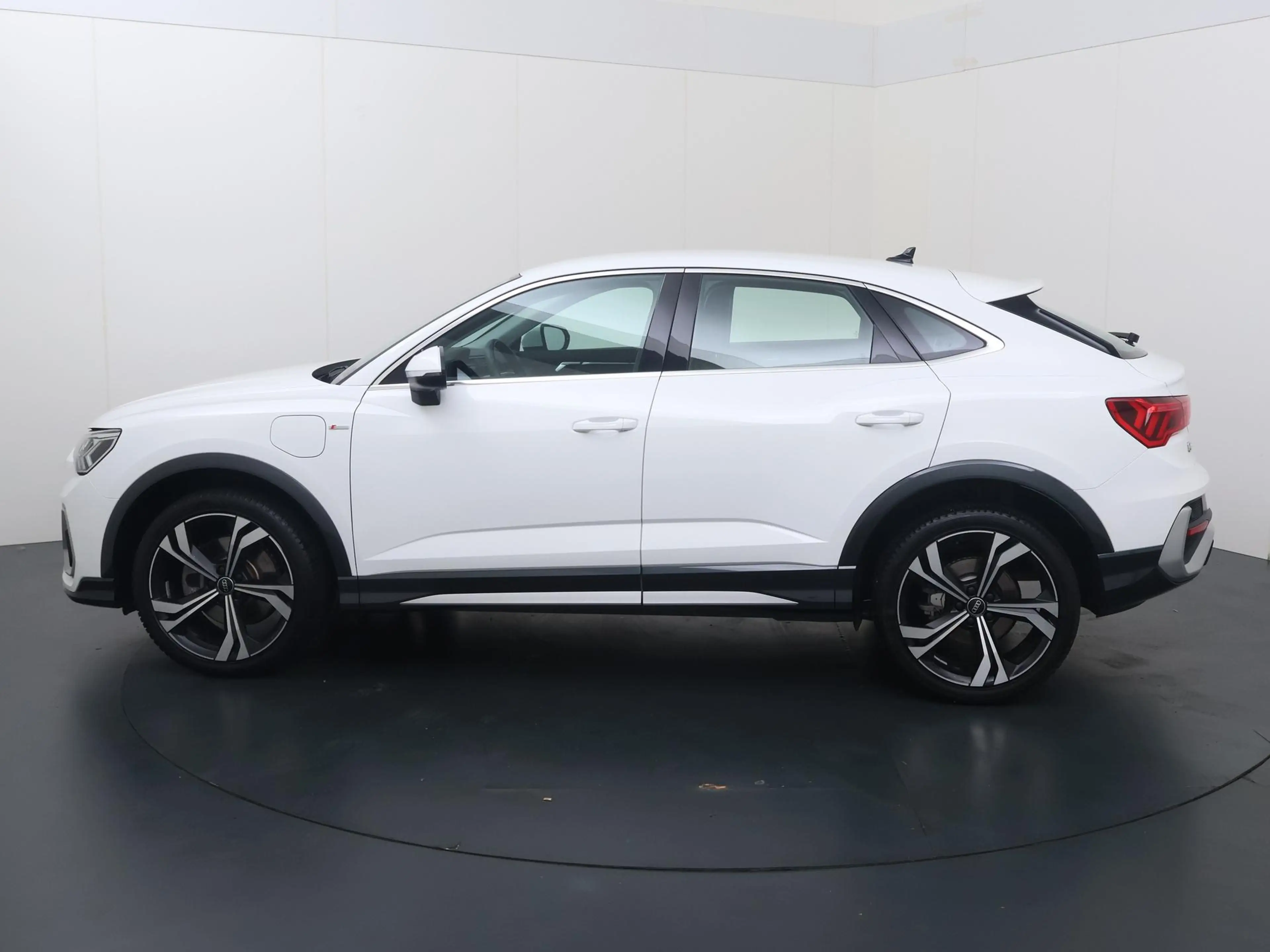 Audi Q3 Sportback 45 TFSI e S Edition | 245 PK | SoH 89% | — photo 2