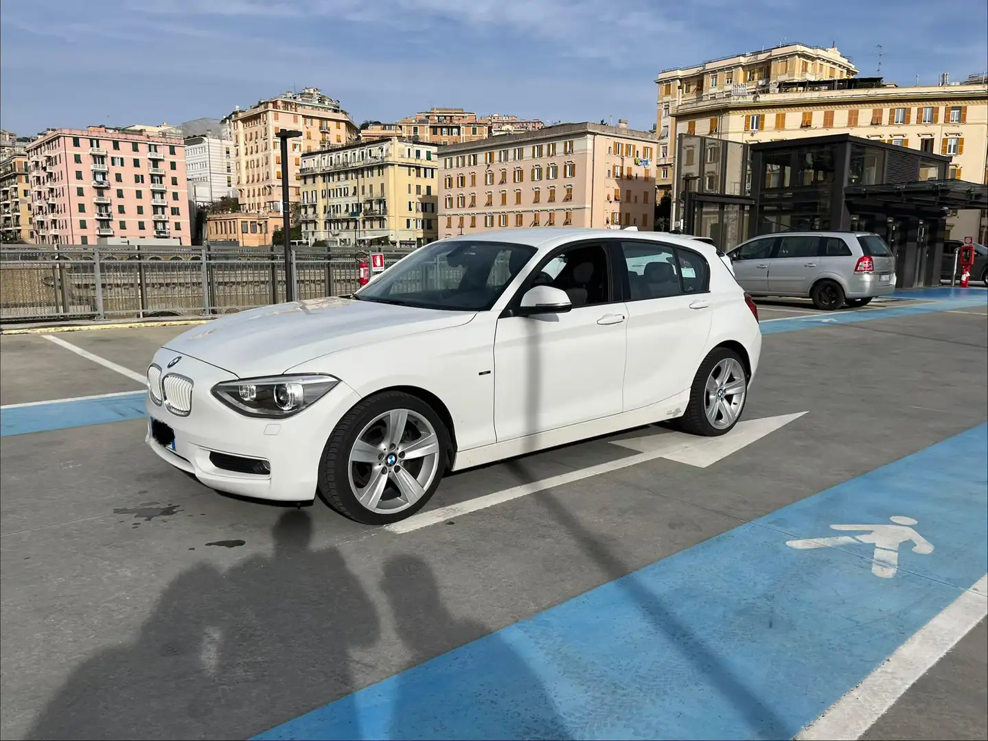 BMW 118 Serie 1 F/20-21 2011 118d 5p Urban Weiß - 2