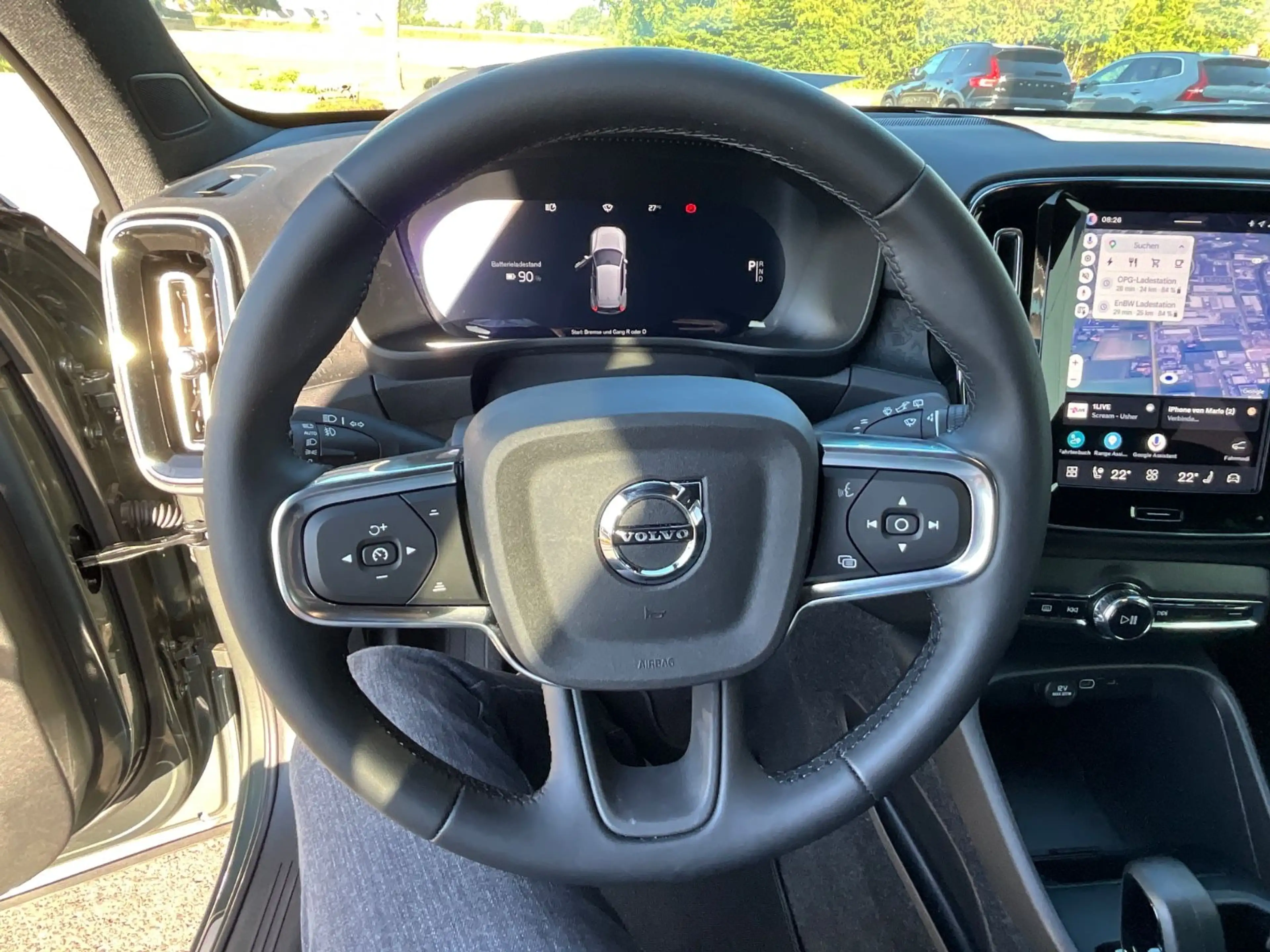 Volvo EX40 185 kW Single Motor Extended Range RWD Plus — photo 11