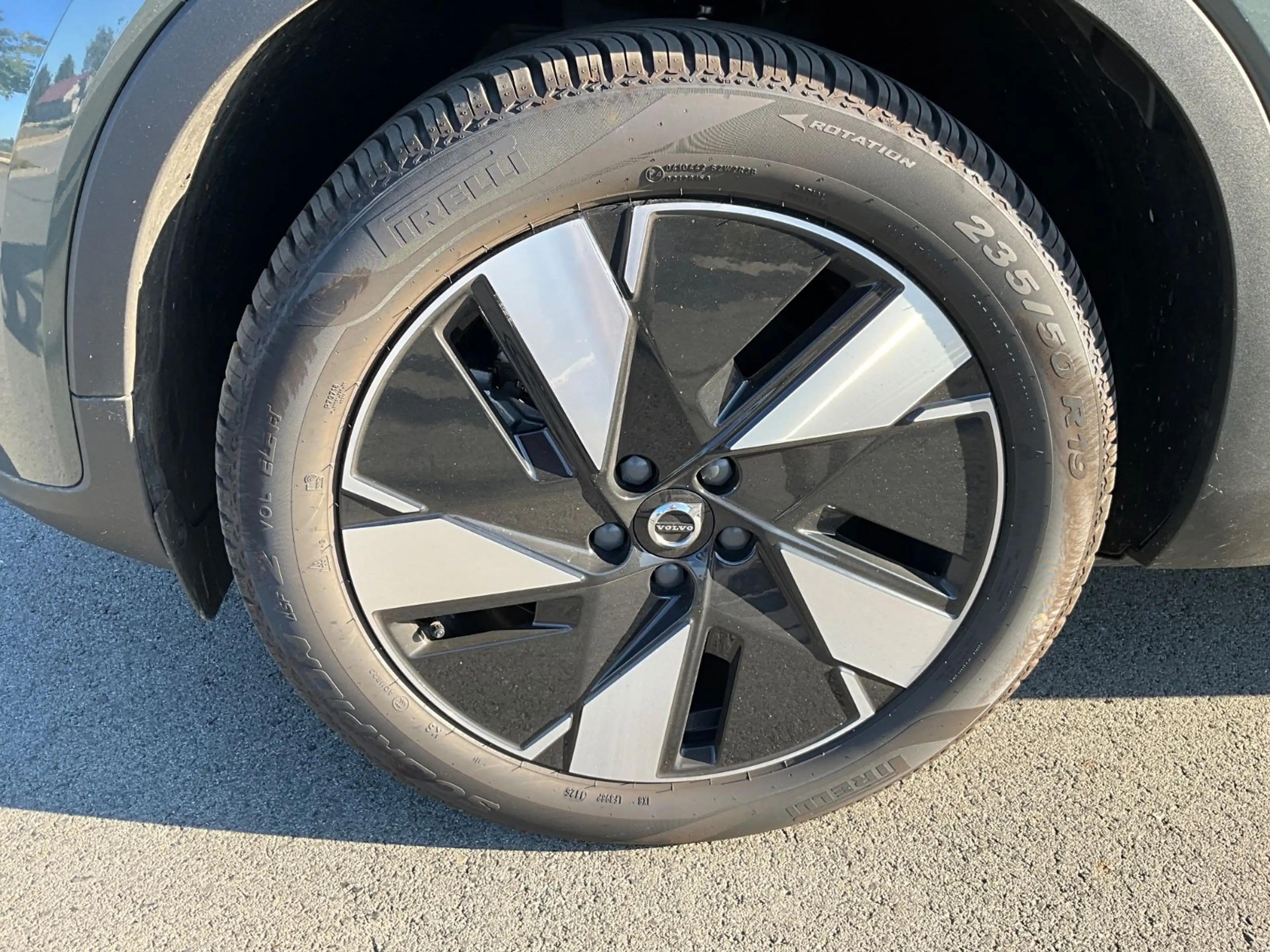 Volvo EX40 185 kW Single Motor Extended Range RWD Plus — photo 9