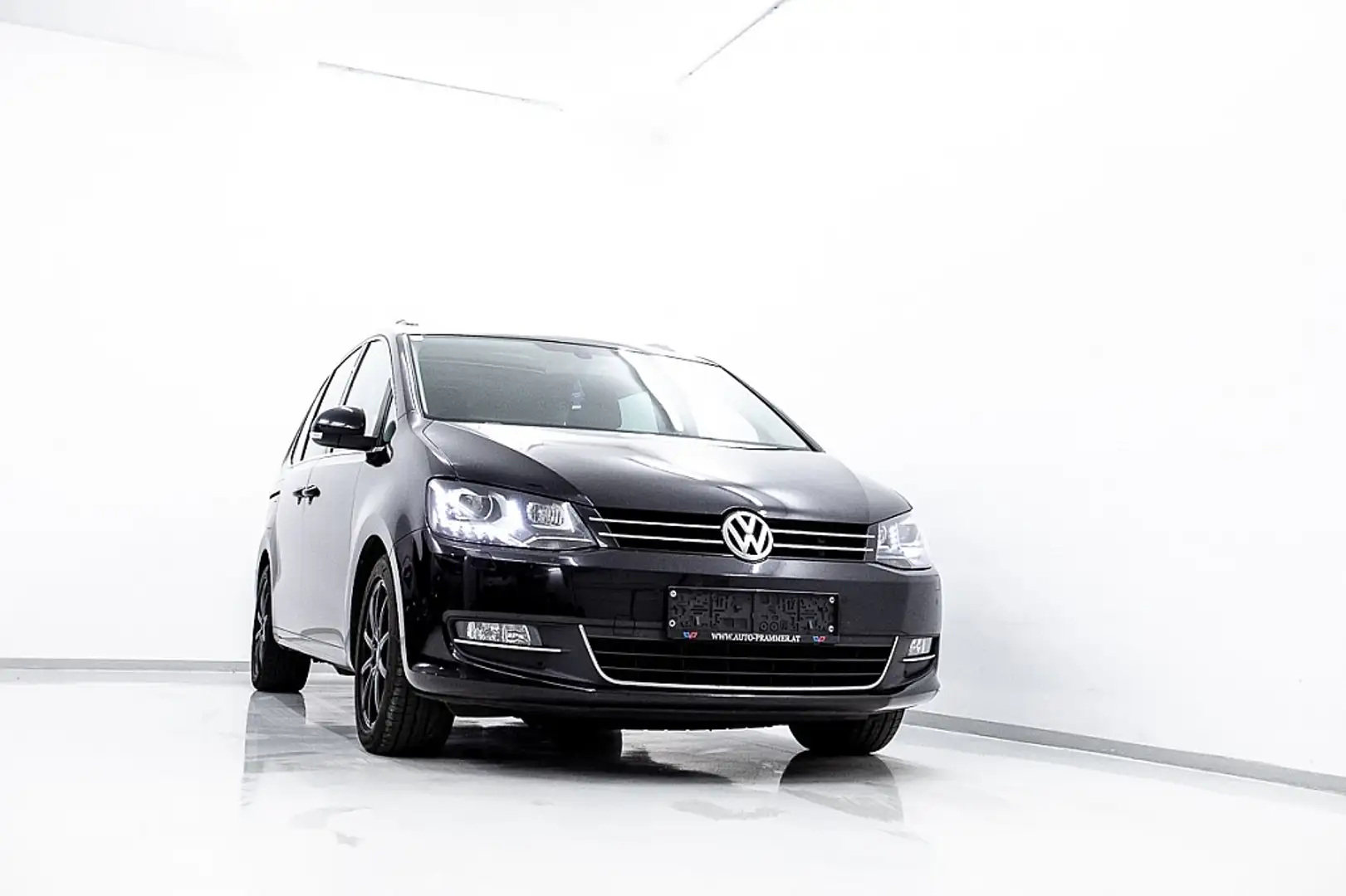 Volkswagen Sharan Highline BMT 2,0 TSI DSG | AHK | Sky | Leder Schwarz - 2