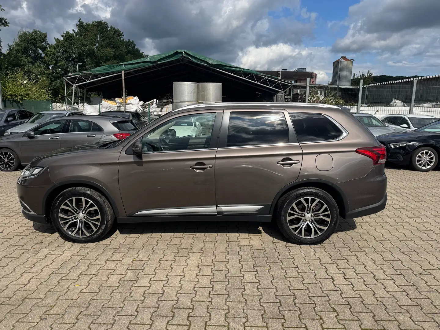 Mitsubishi Outlander 2,2 DI-D 4WD 7 Sitzer Top *Finanzierung möglich Brun - 2