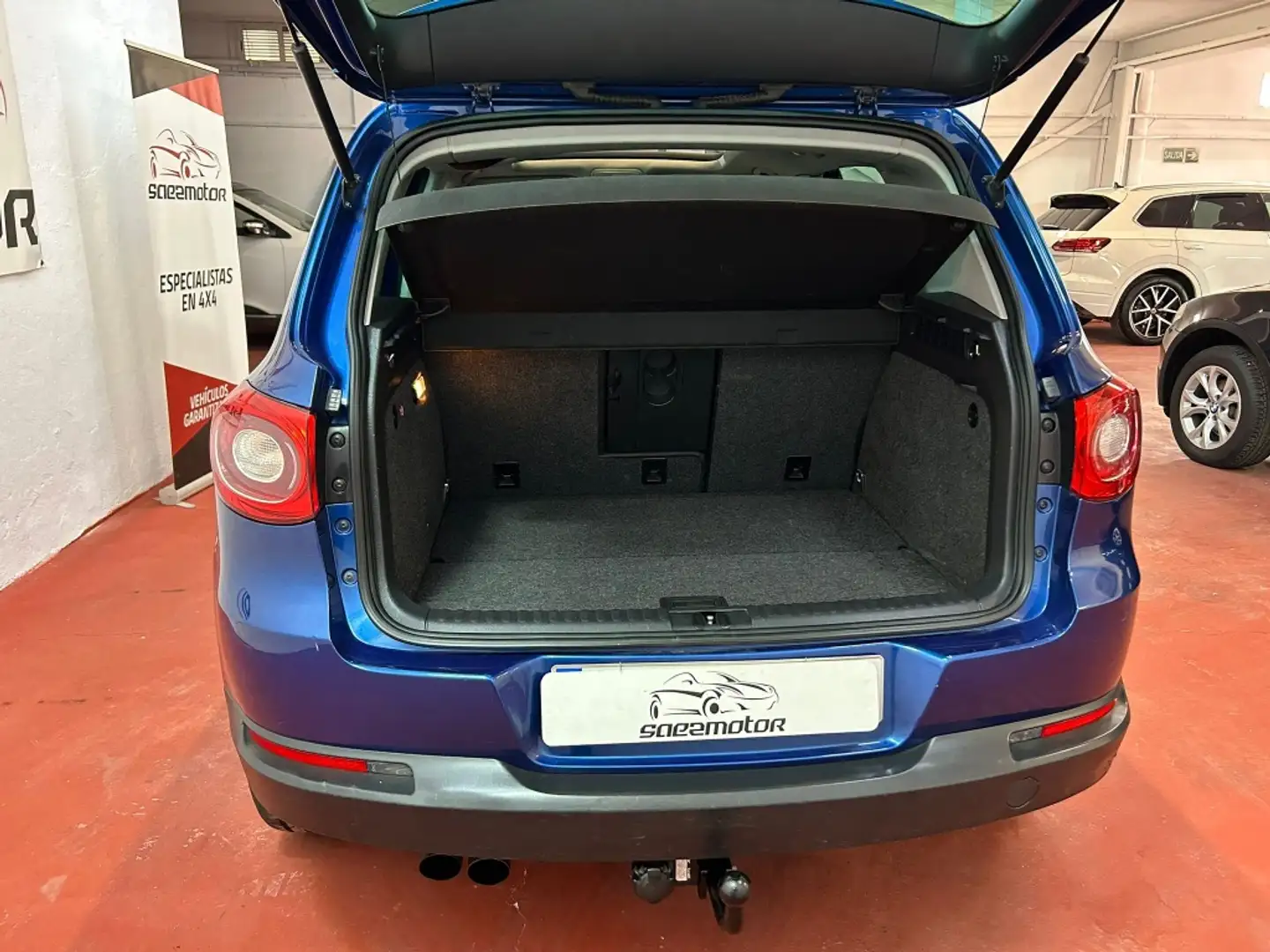 Volkswagen Tiguan 2.0TDI Sport Tiptronic Blauw - 2