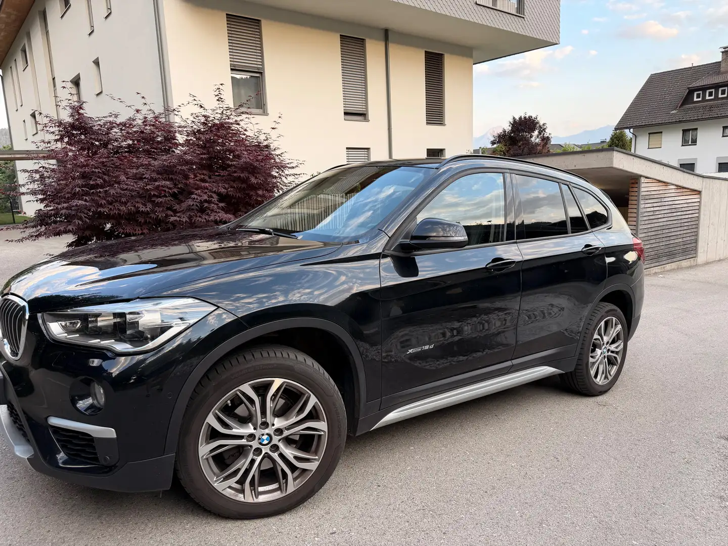 BMW X1 X1 xDrive18d xLine xLine Schwarz - 1
