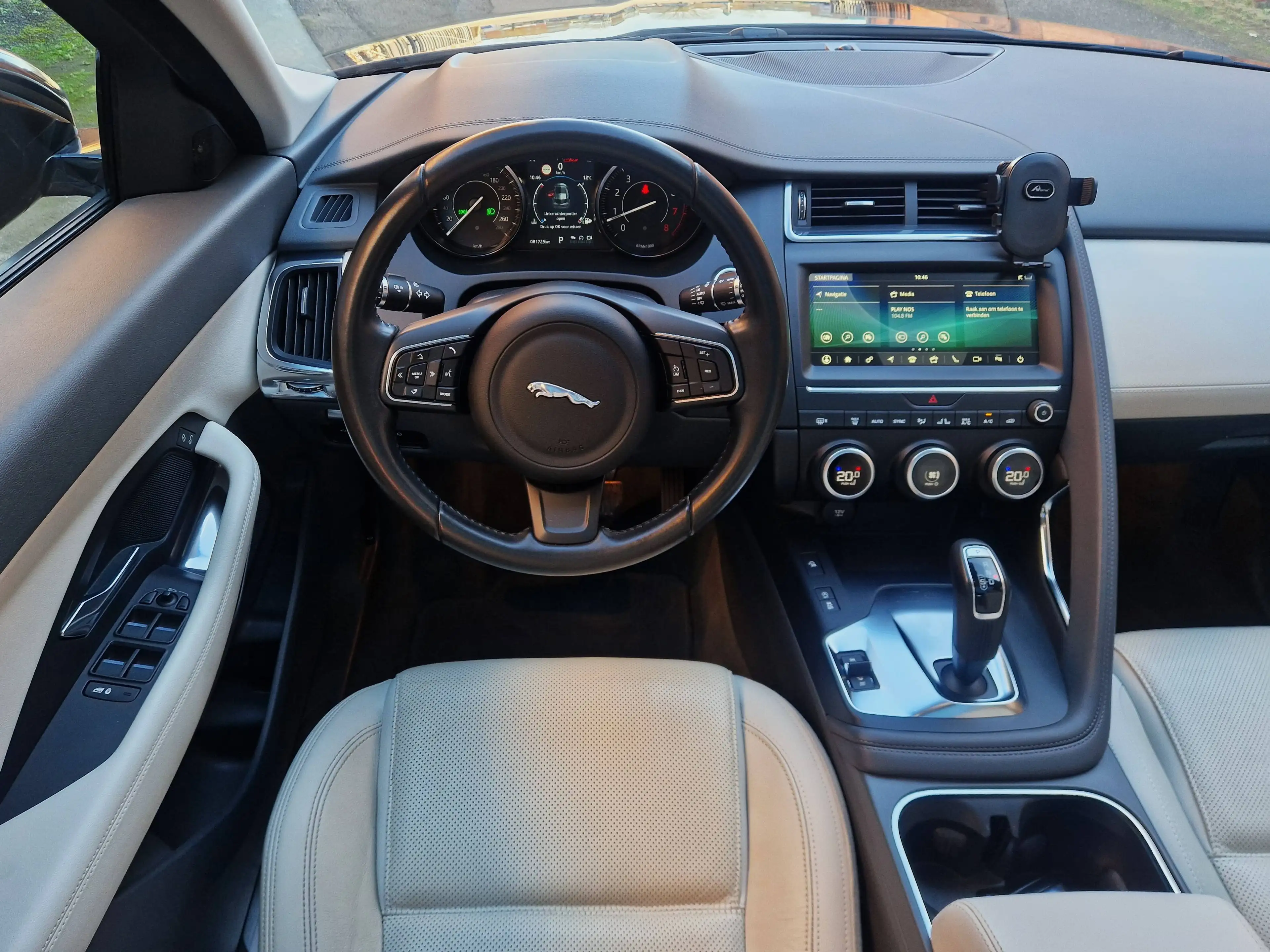 Jaguar E-Pace E-Pace 2.0 T AWD — photo 12