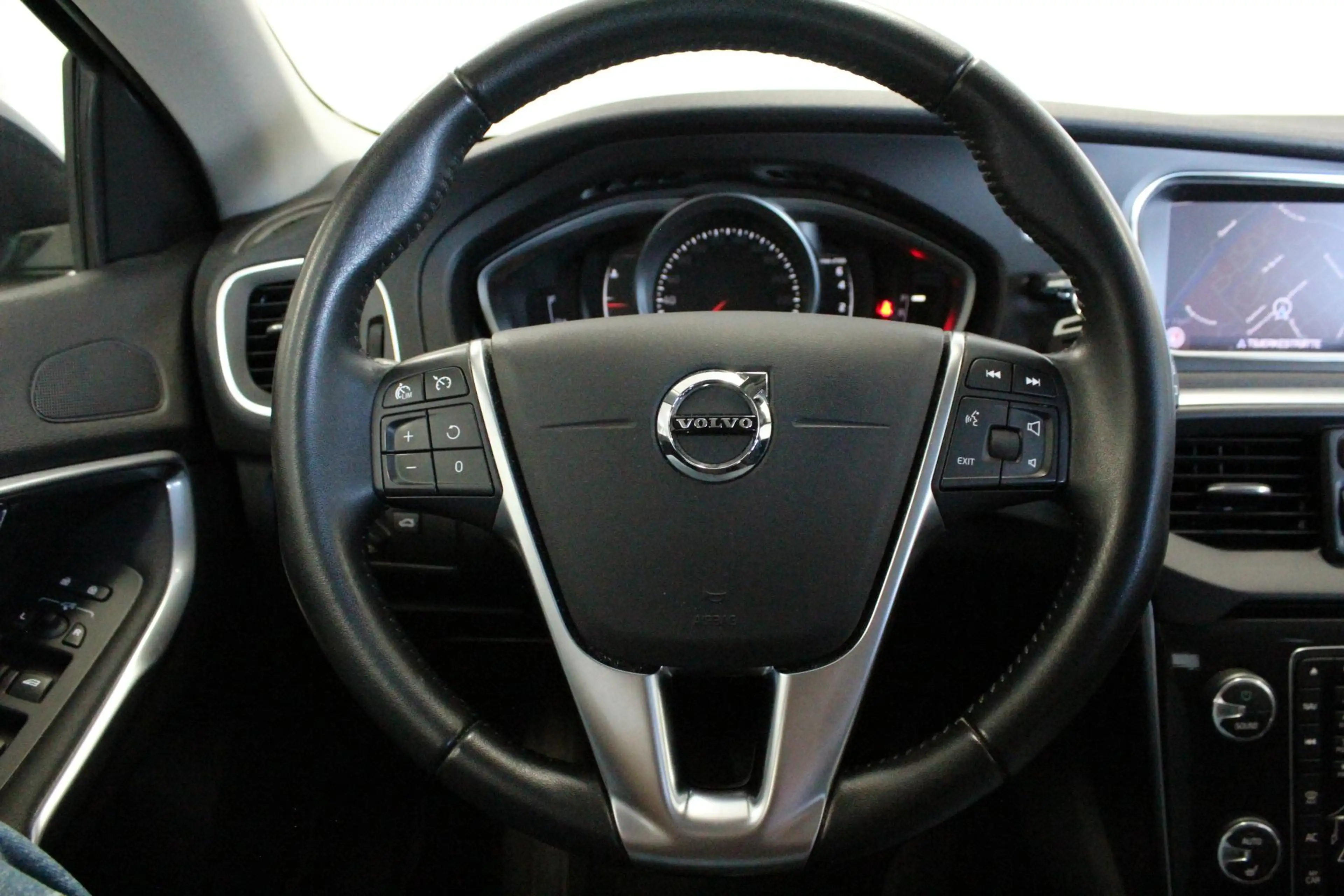 Volvo V40 1.5 T2 Polar+ AFN-TREKHAAK | NAVIGAIE | BLUETOOTH — photo 14