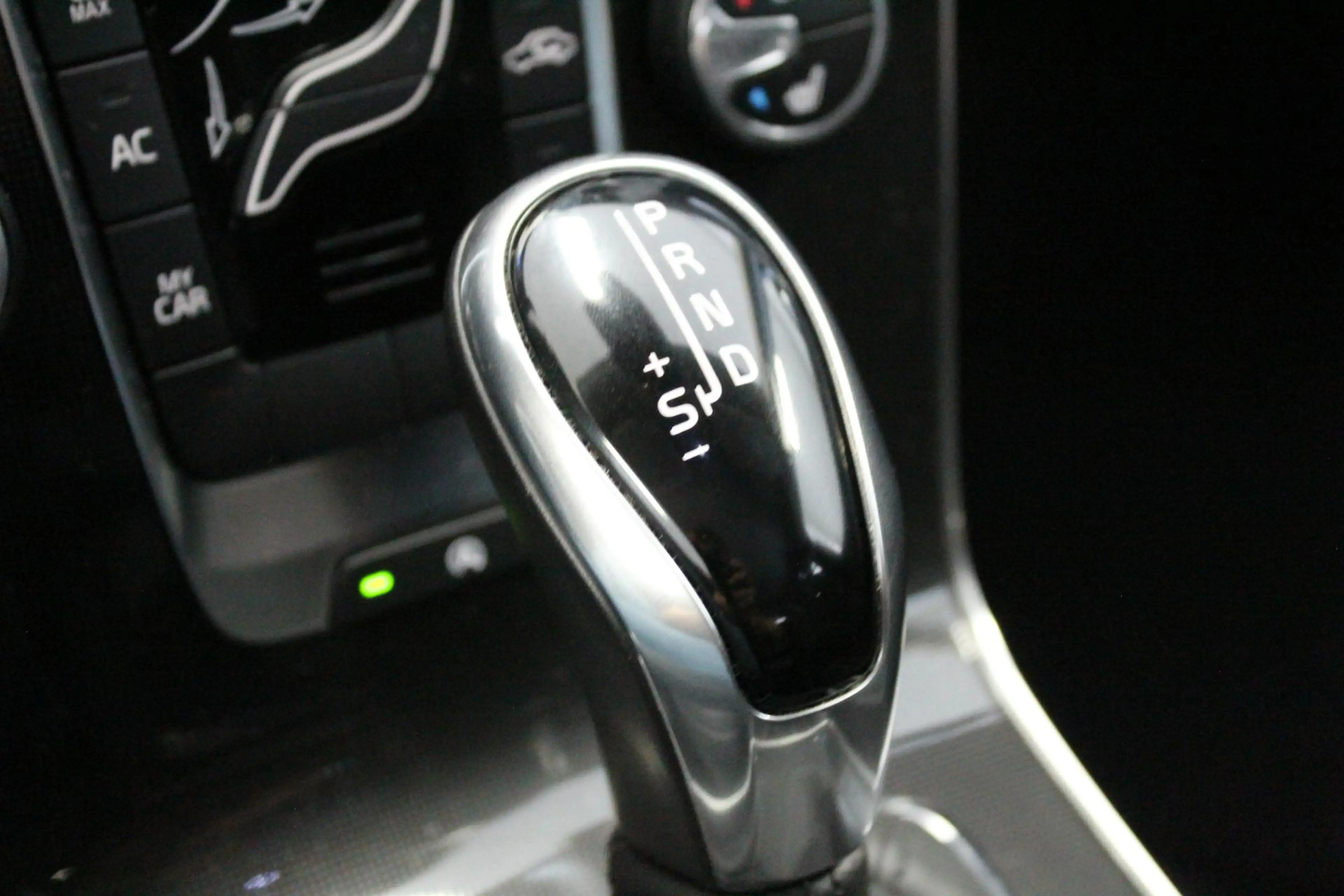 Volvo V40 1.5 T2 Polar+ AFN-TREKHAAK | NAVIGAIE | BLUETOOTH — photo 16
