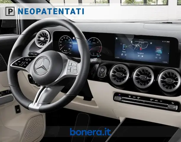 Mercedes-Benz Gla view 6