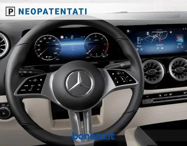 Mercedes-Benz Gla view 5