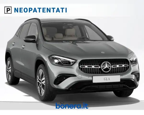 Mercedes-Benz Gla view 2