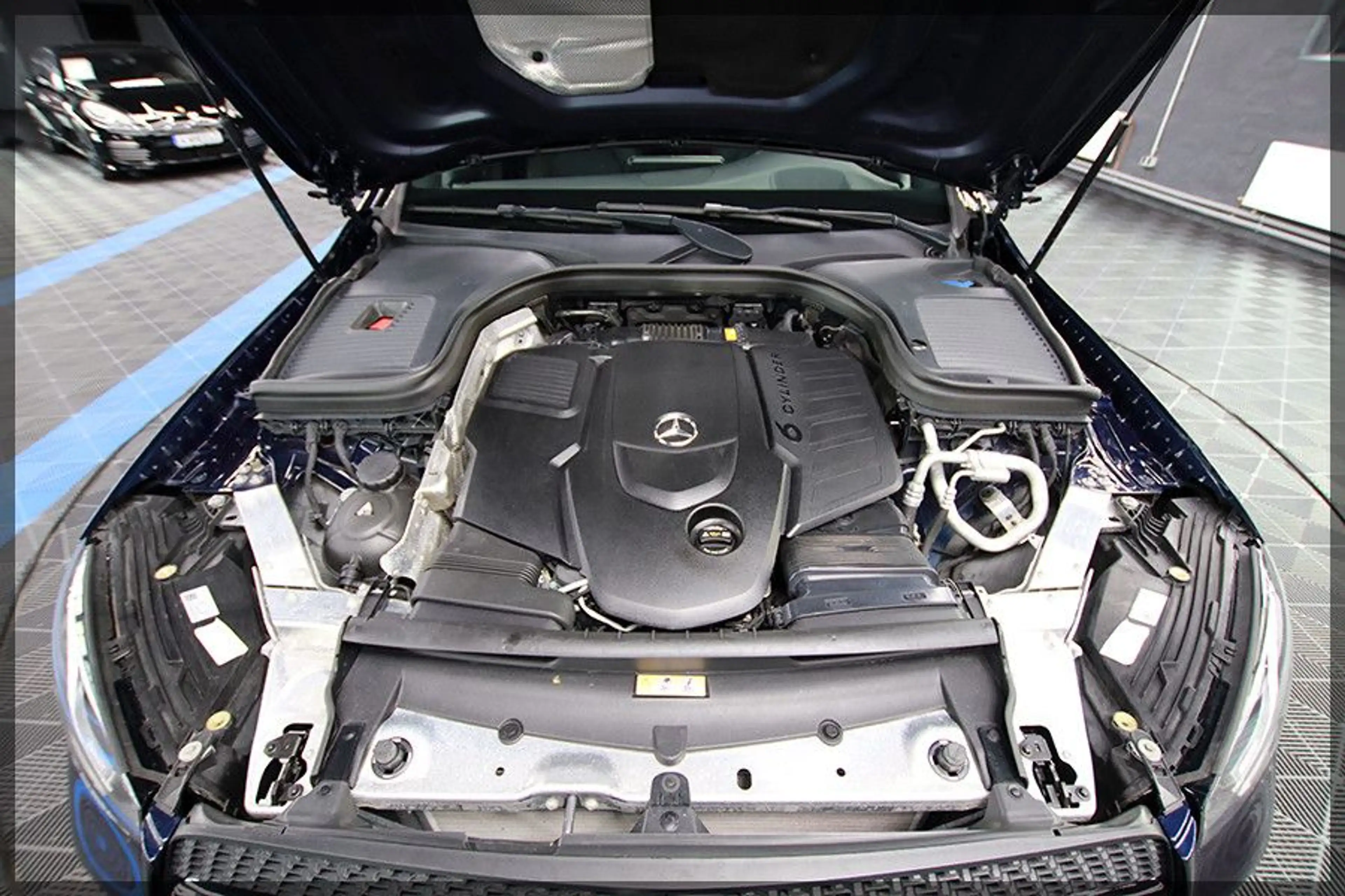 Mercedes-Benz GLC 400 d 4MATIC AMG PANO / CAM / PDC — photo 11