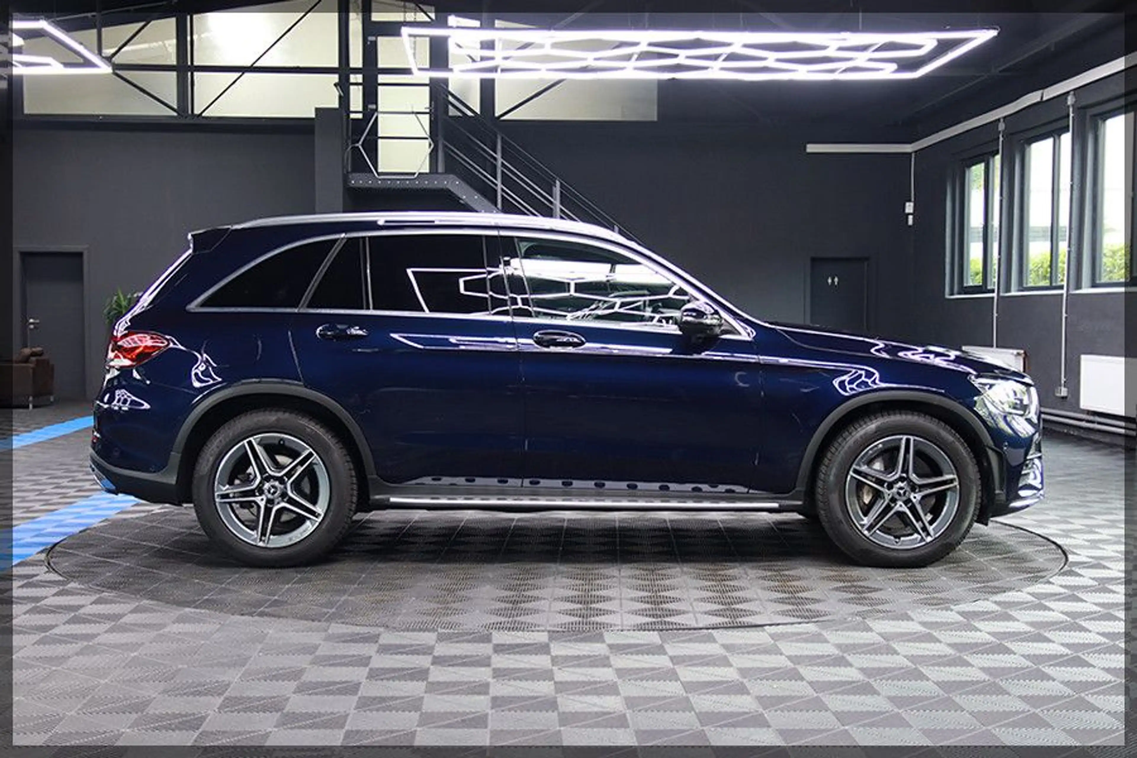 Mercedes-Benz GLC 400 d 4MATIC AMG PANO / CAM / PDC — photo 7