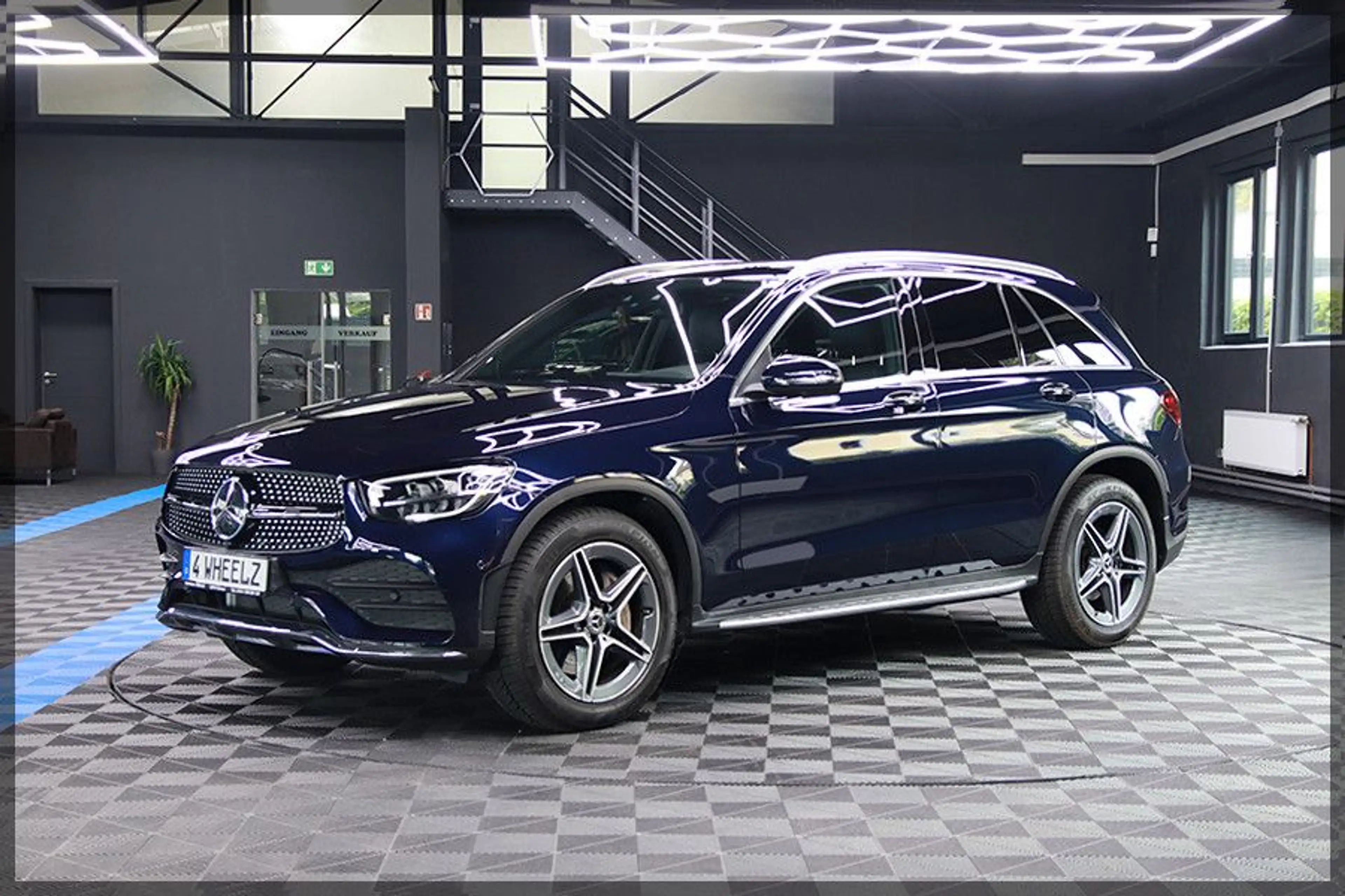 Mercedes-Benz GLC 400 d 4MATIC AMG PANO / CAM / PDC — photo 2