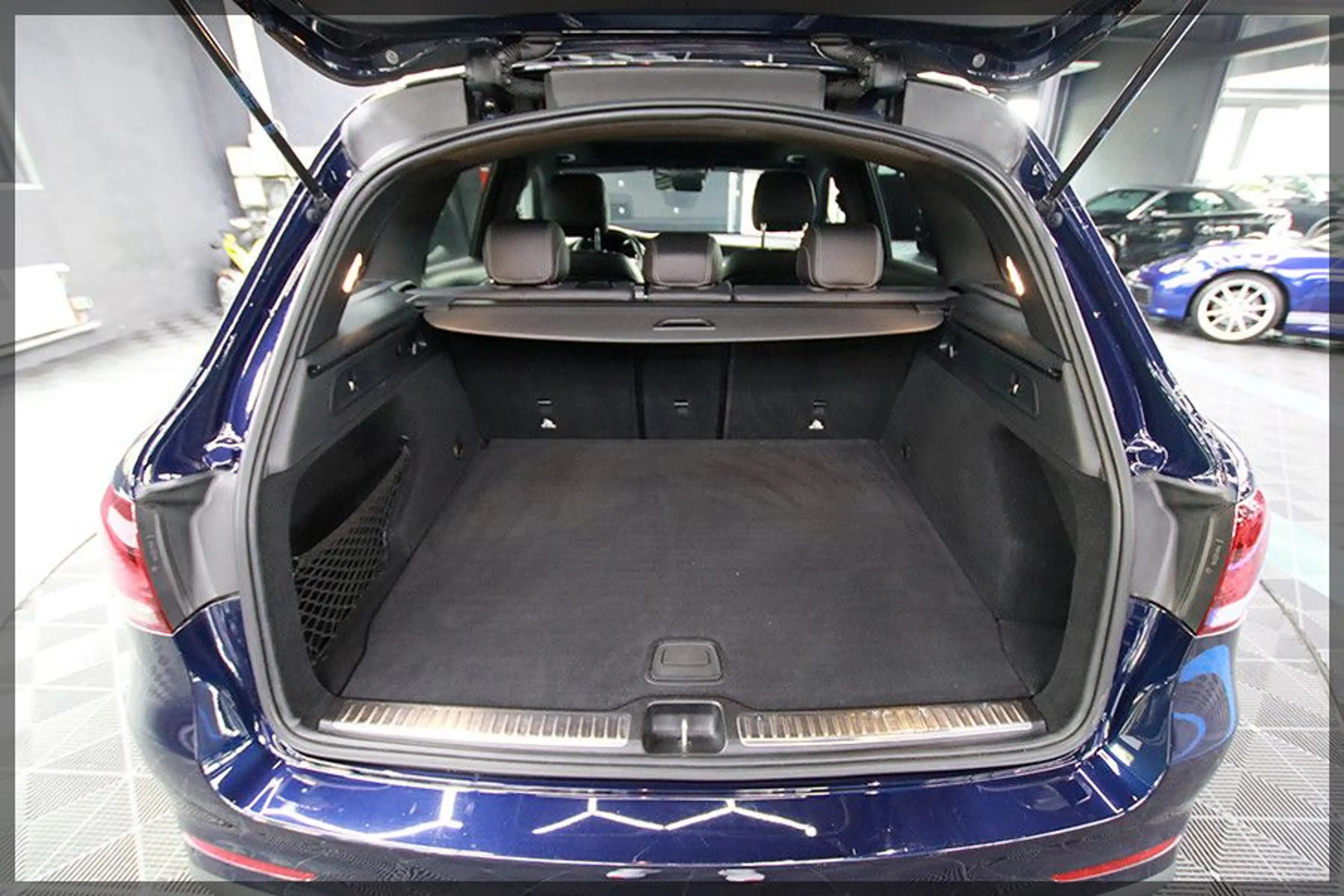 Mercedes-Benz GLC 400 d 4MATIC AMG PANO / CAM / PDC — photo 12