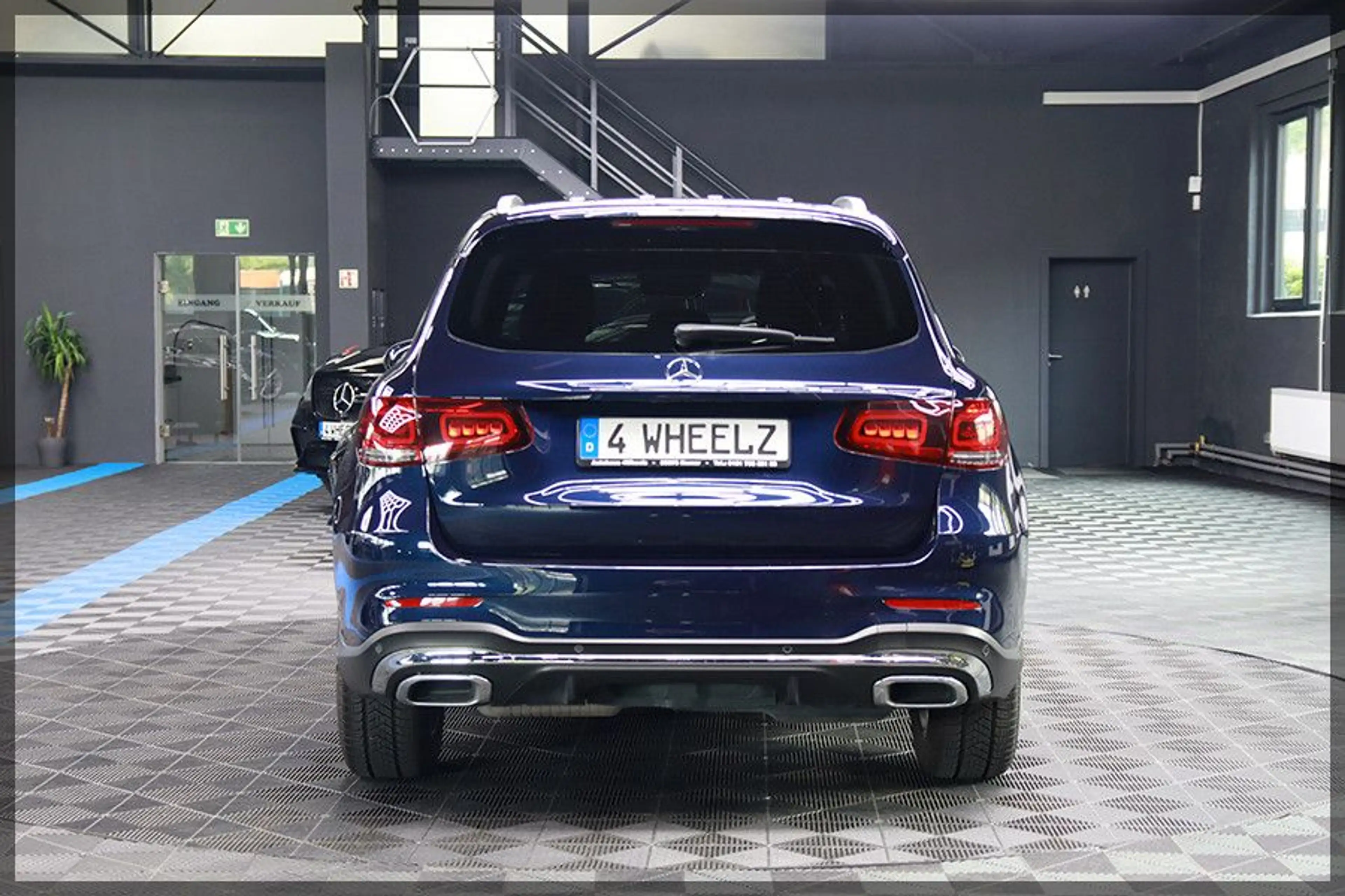 Mercedes-Benz GLC 400 d 4MATIC AMG PANO / CAM / PDC — photo 4