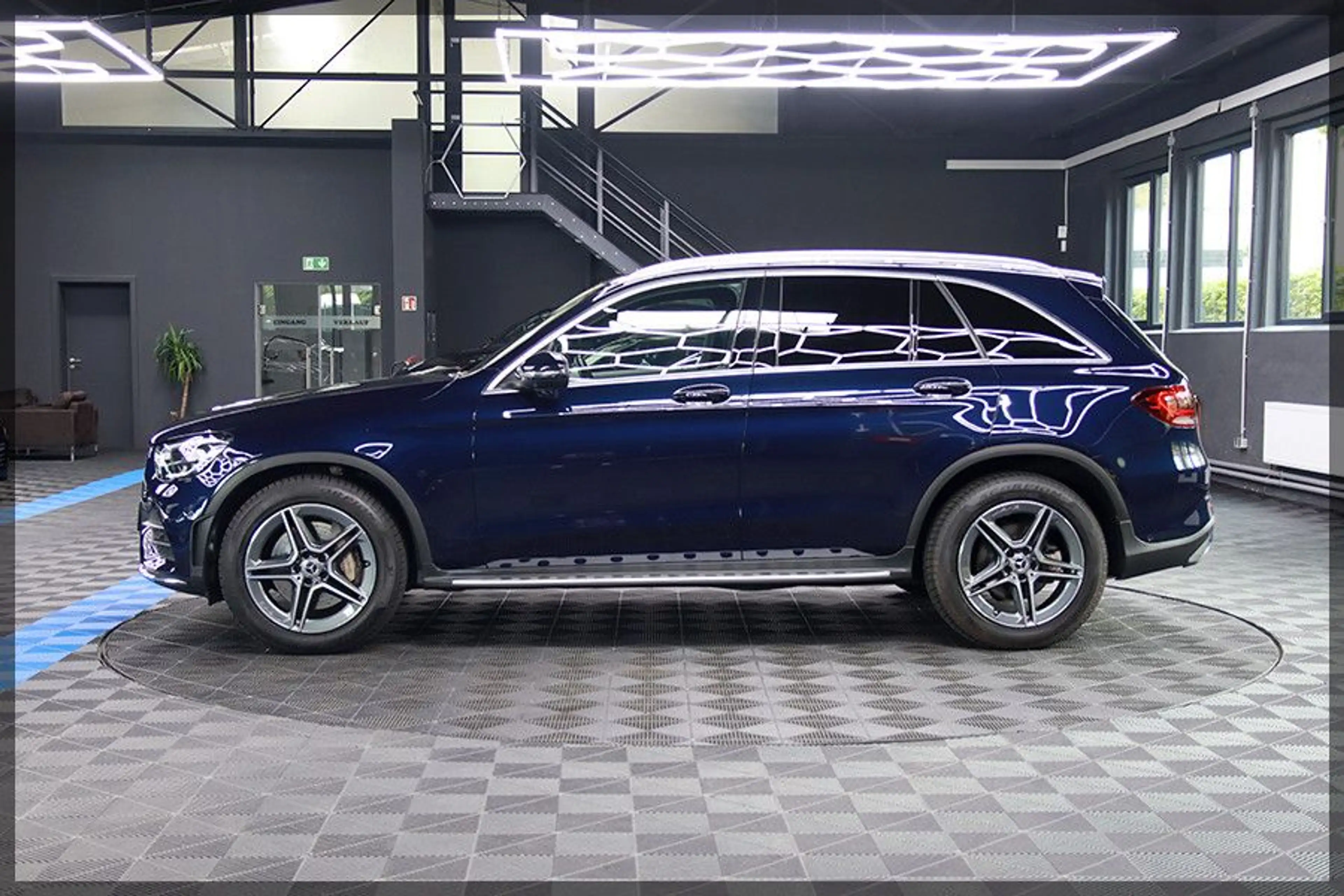 Mercedes-Benz GLC 400 d 4MATIC AMG PANO / CAM / PDC — photo 8