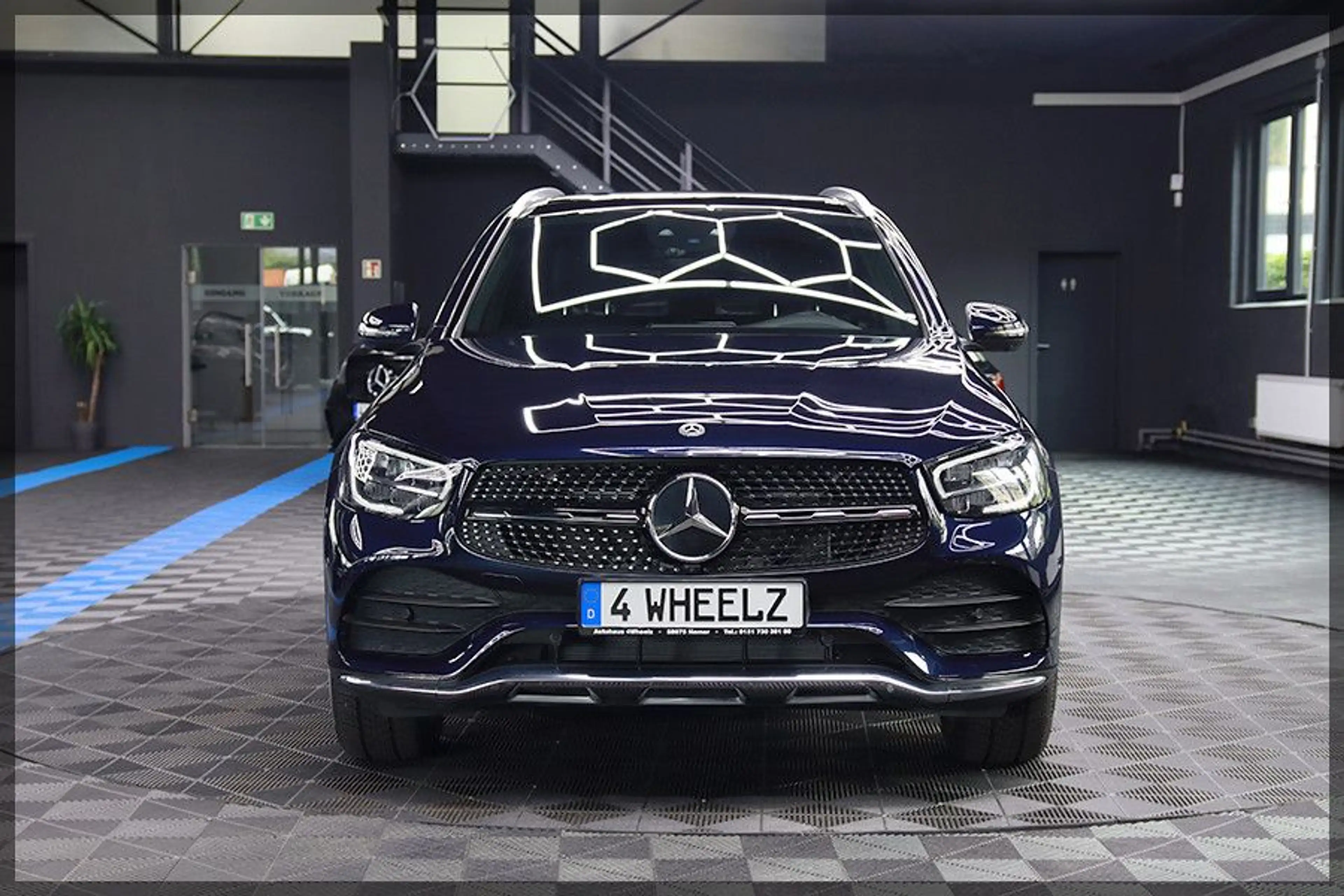 Mercedes-Benz GLC 400 d 4MATIC AMG PANO / CAM / PDC — photo 3
