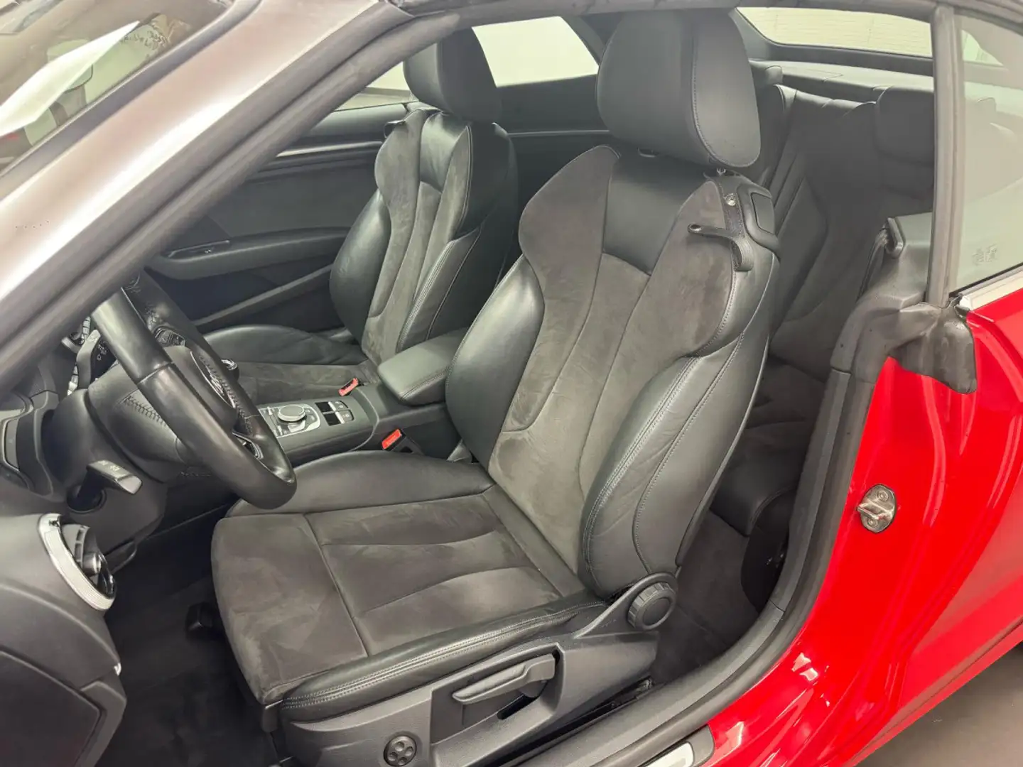Audi A3 Cabriolet Sport 1.5 TFSI 150 CV S tronic Rood - 2