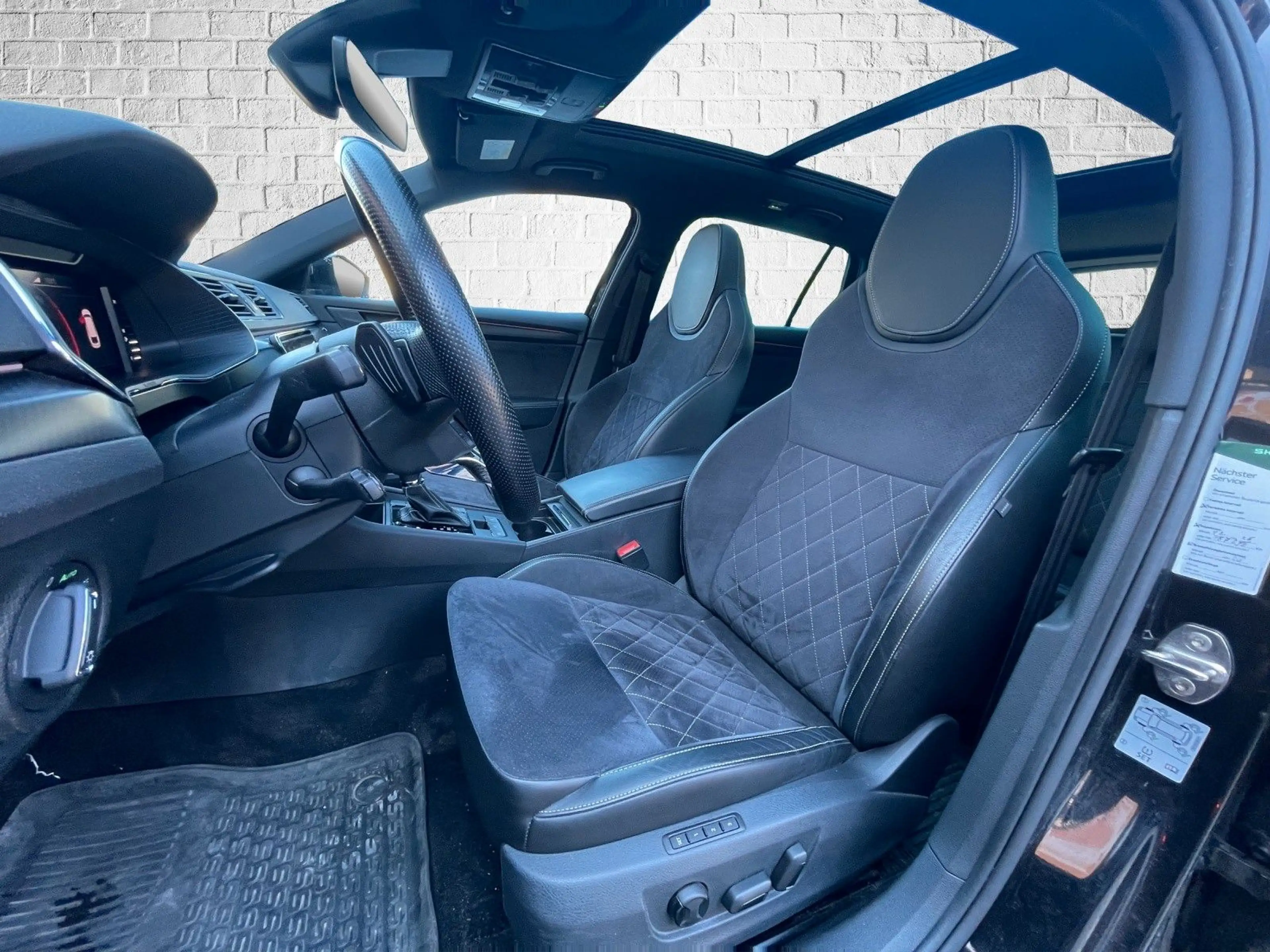 Skoda Superb Combi 2.0 TDI DSG - Sportline ACC DCC AHK — photo 9