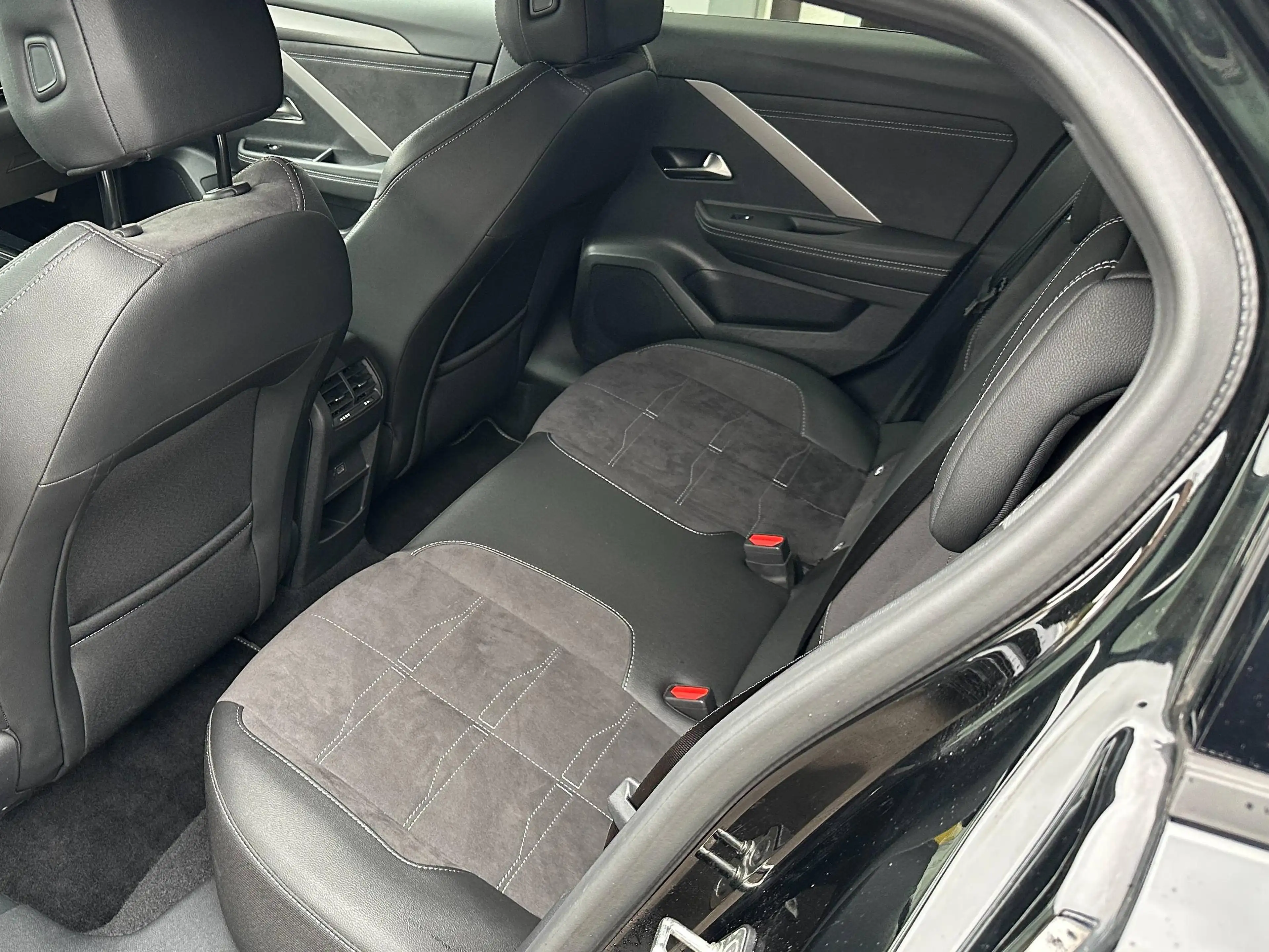 Opel Astra GS HeadUpDisplay Alcantara Sitzheizung MatrixLED — photo 12