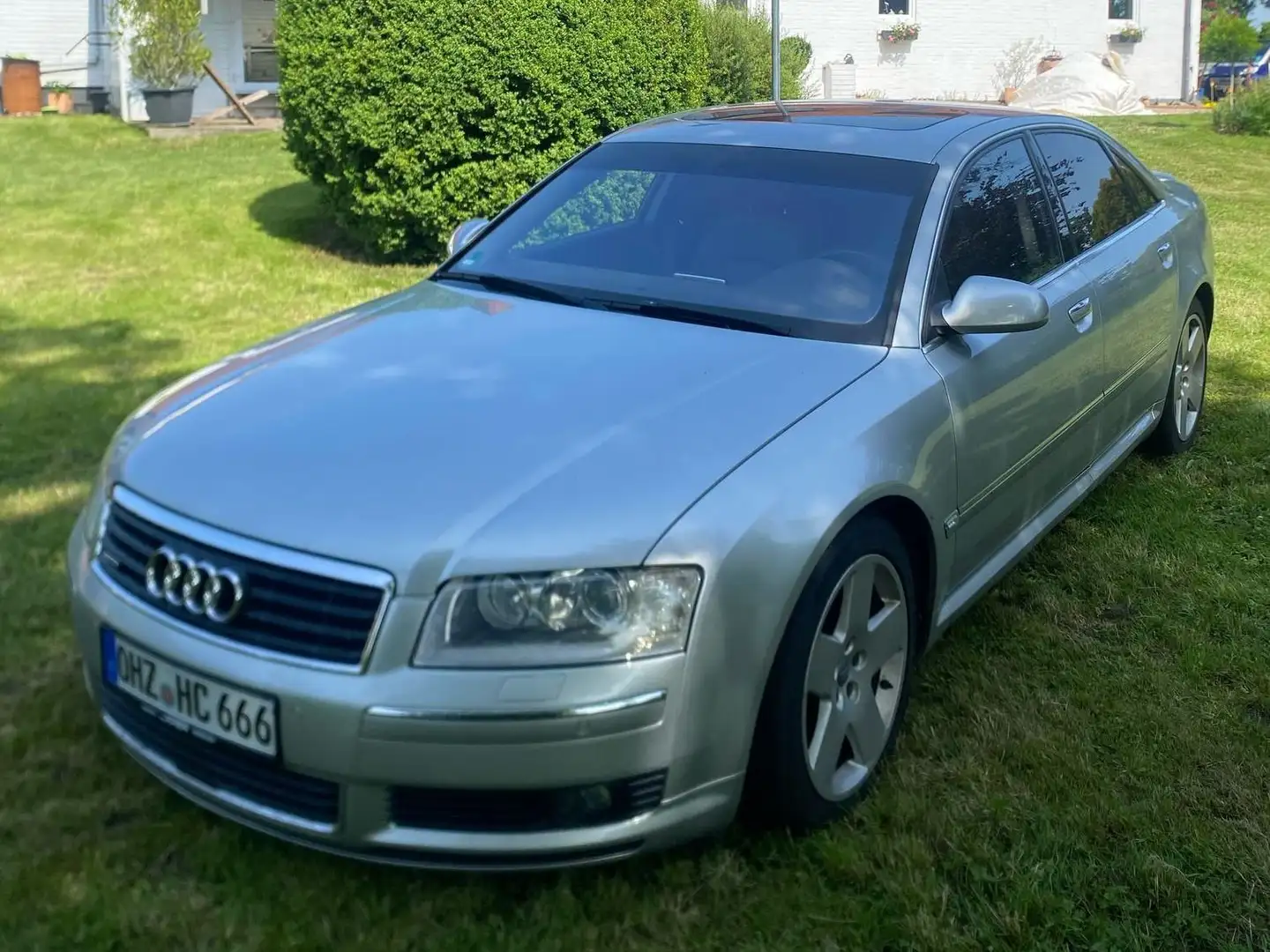 Audi A8 A8 4.2 quattro Stříbrná - 1