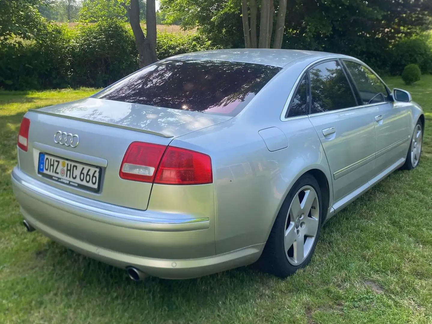 Audi A8 A8 4.2 quattro Stříbrná - 2