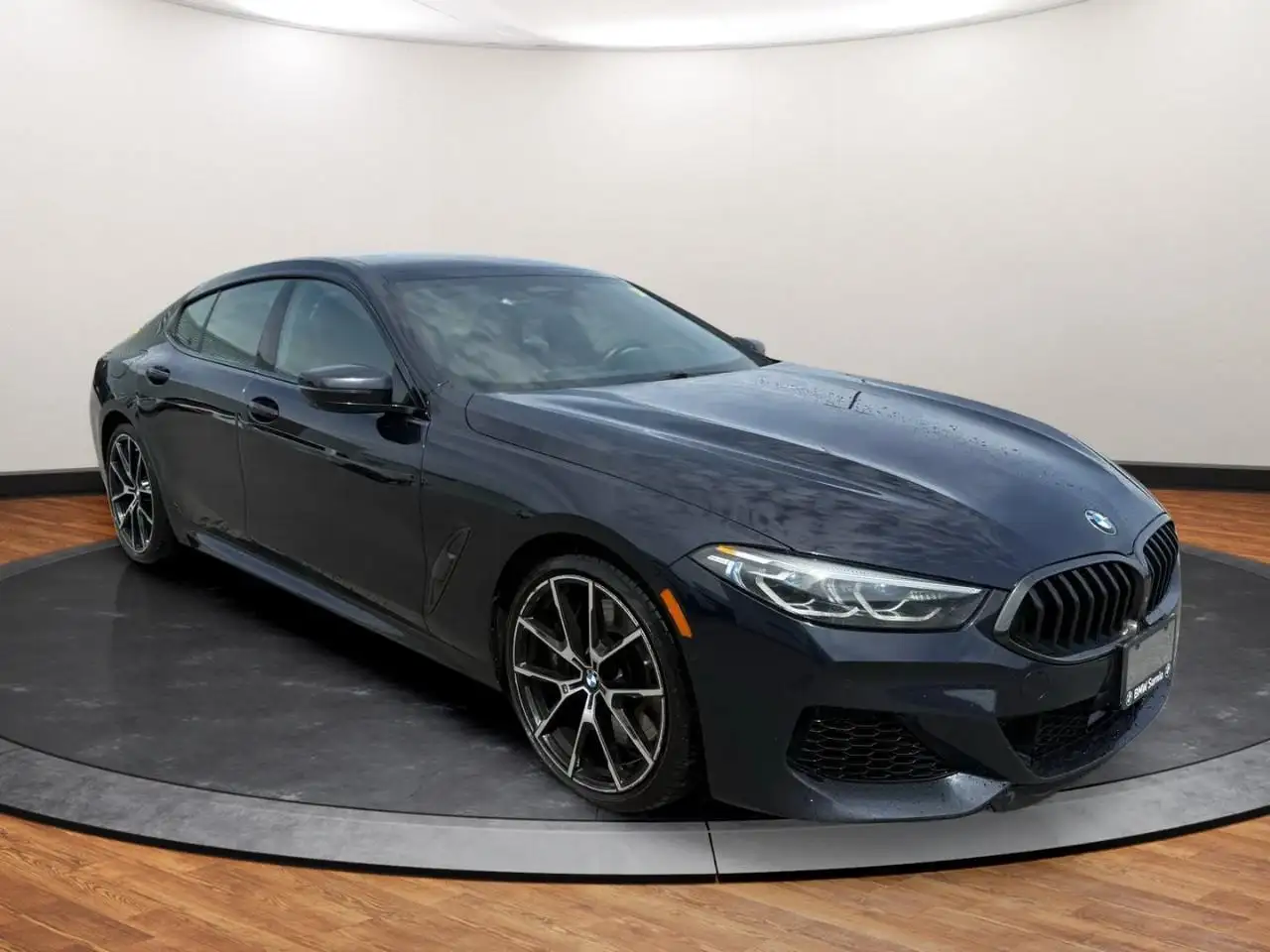 BMW 8 Series снимка BMW 8 Series