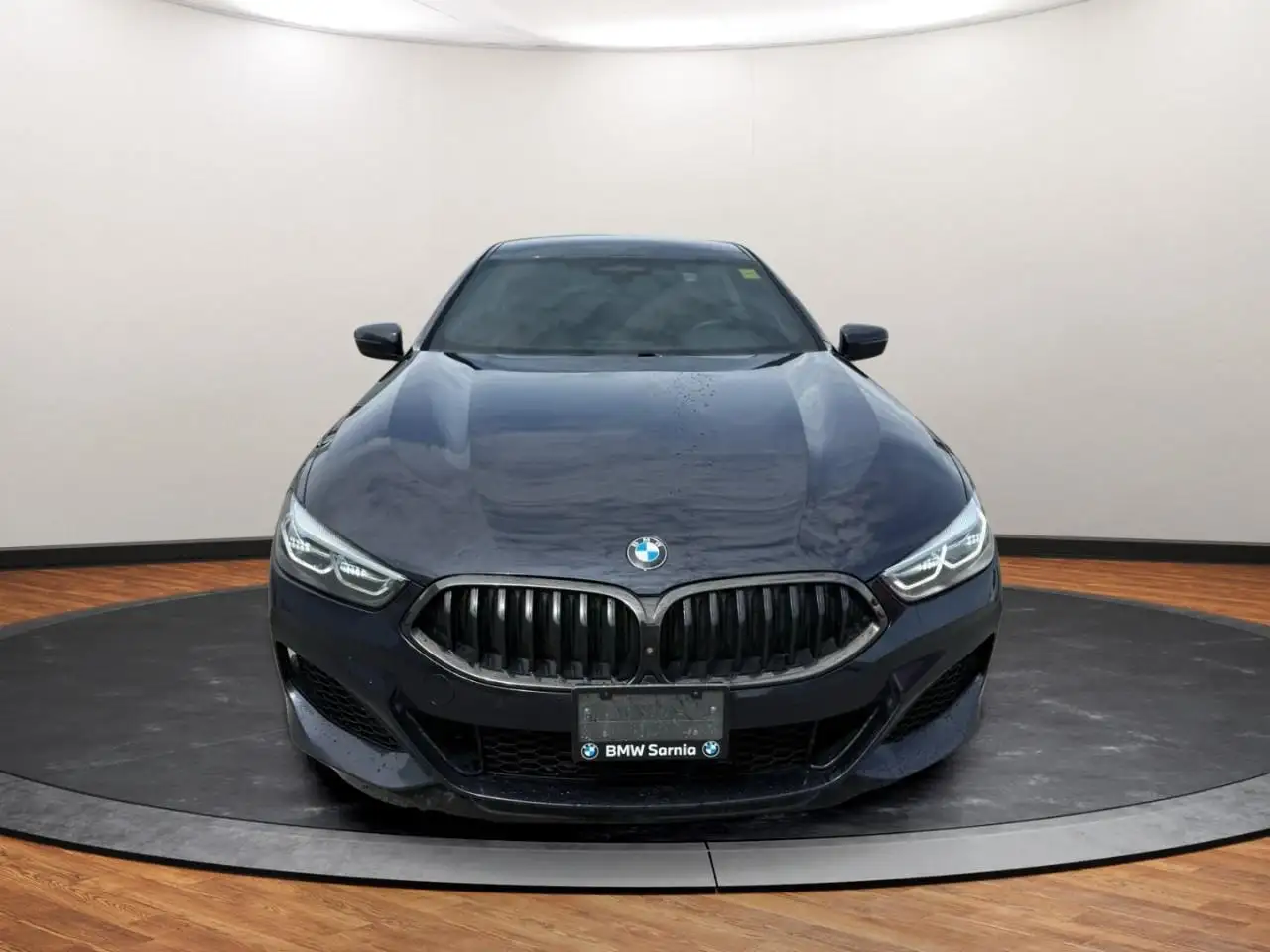 BMW 8 Series снимка BMW 8 Series