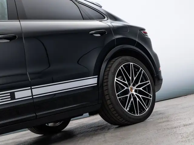Porsche Cayenne view 8