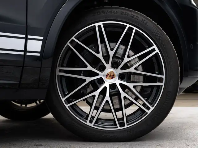 Porsche Cayenne view 13