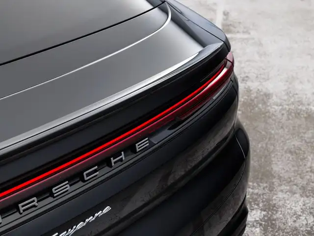 Porsche Cayenne view 11
