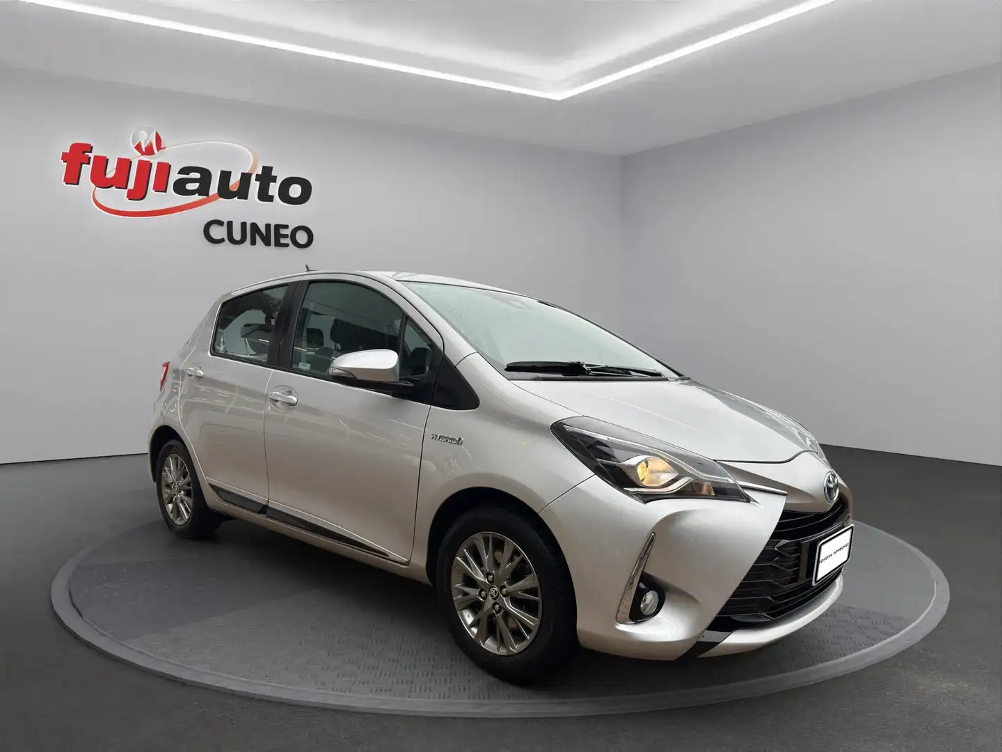 Toyota Yaris Yaris 5p 1.5h Active Argento - 2
