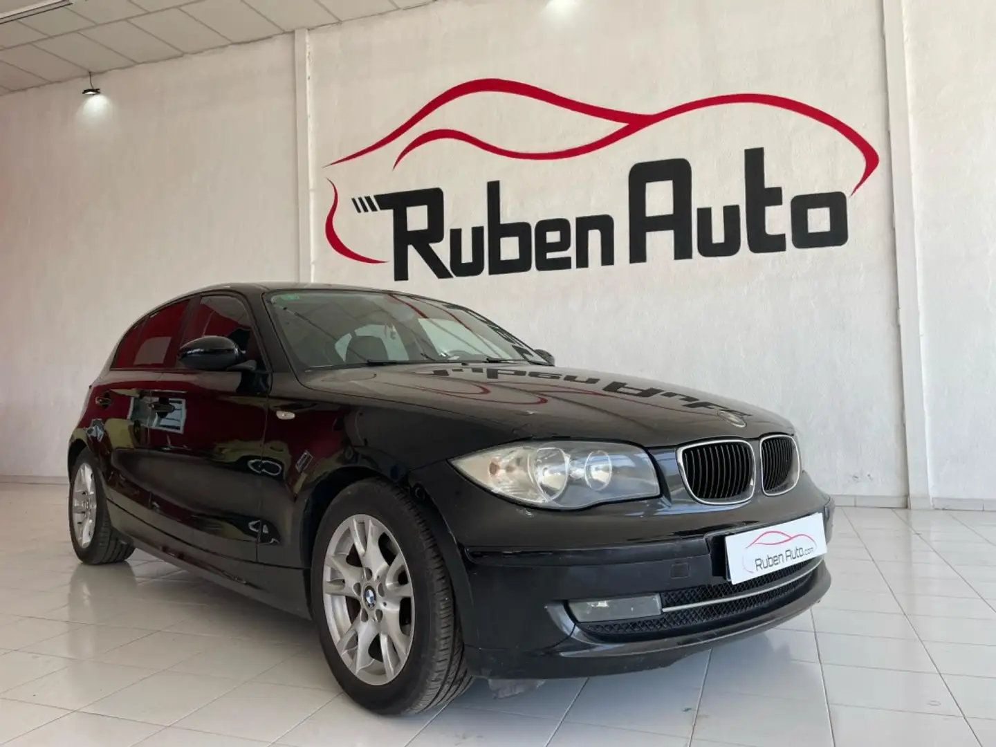 BMW 118 118d Noir - 1