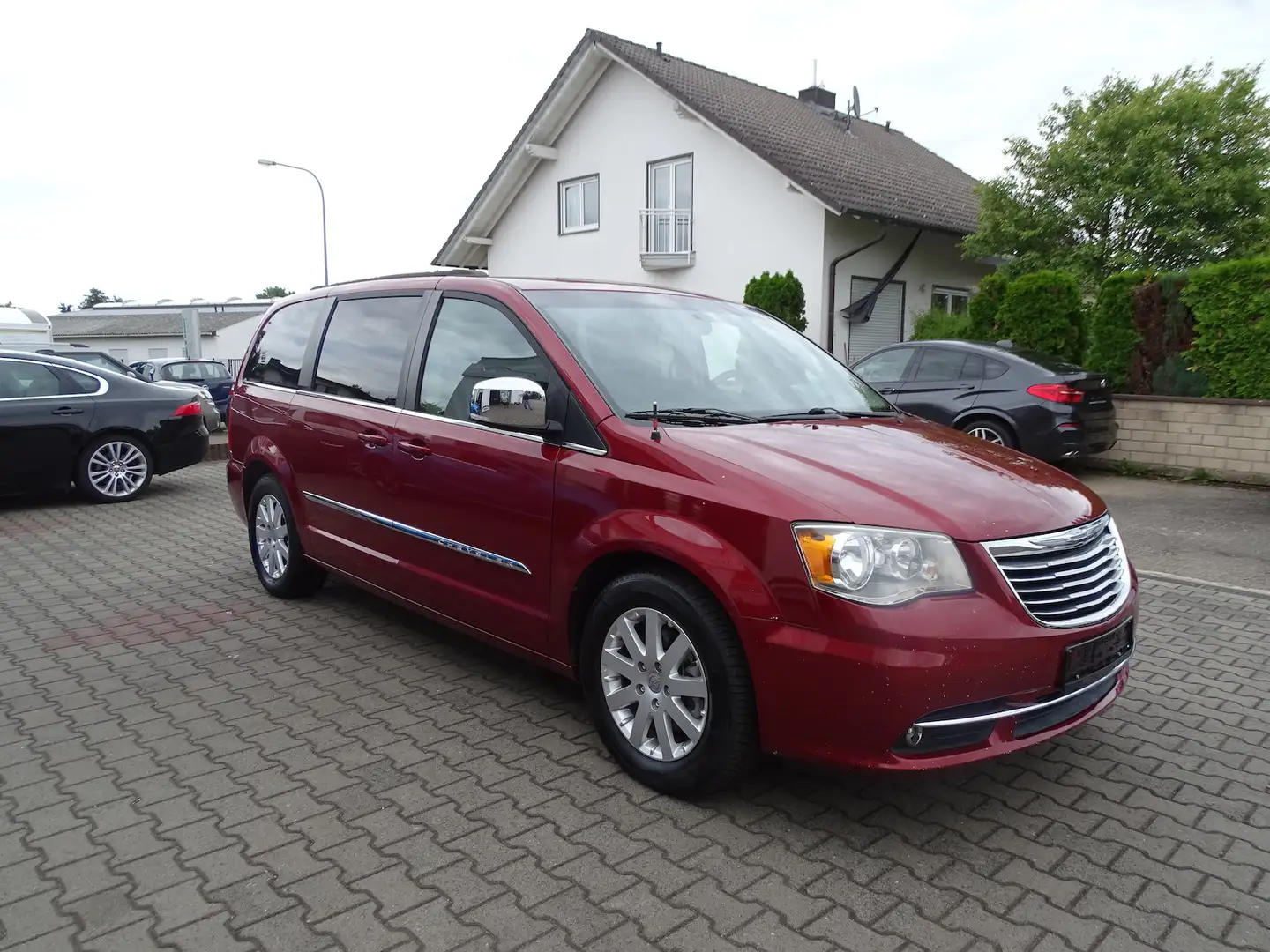 Chrysler Grand Voyager 3,6l V6 Town & Country LPG, Klimaauto., 7 Sitze Rojo - 1