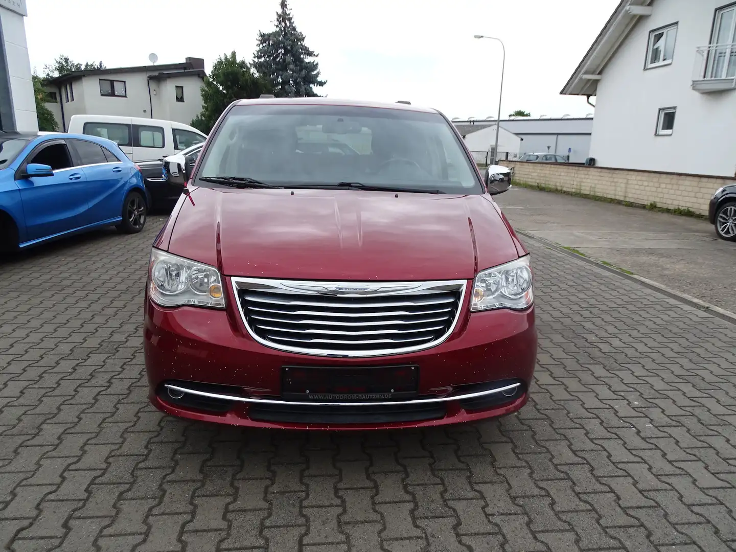 Chrysler Grand Voyager 3,6l V6 Town & Country LPG, Klimaauto., 7 Sitze Rojo - 2