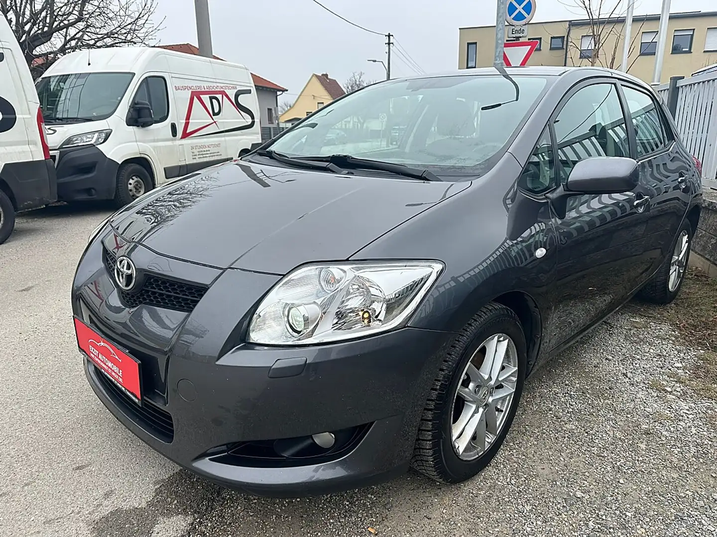 Toyota Auris 1,6 Dual VVT-i High Grau - 1