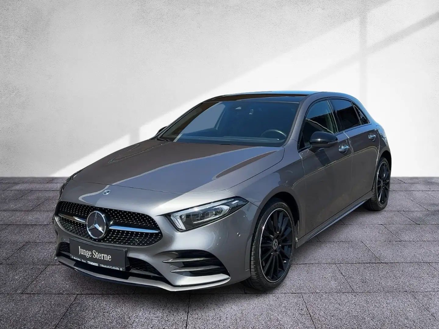 Mercedes-Benz A 250 e NP € 58.000,- AMG Premium Plus Pano Grau - 2